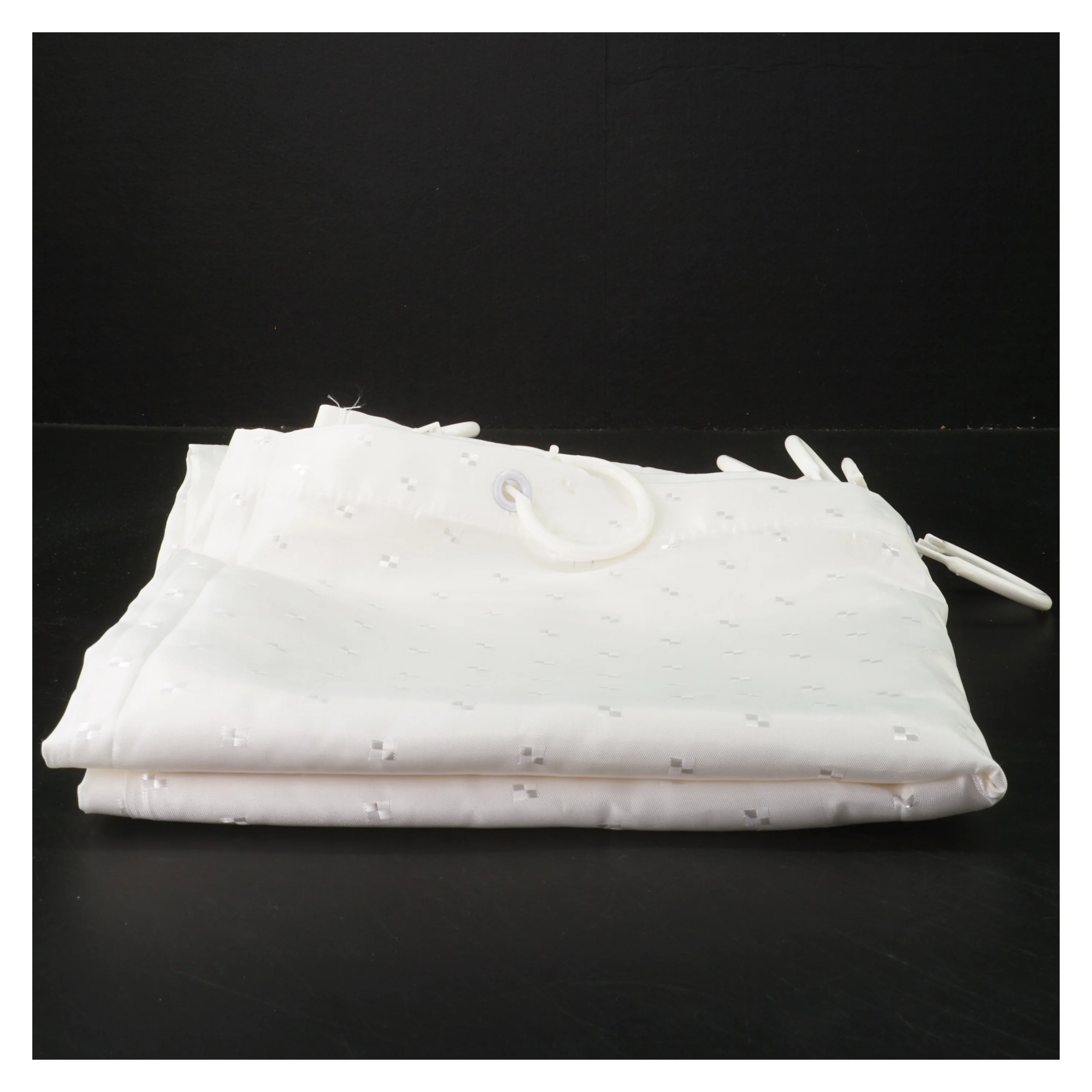 Nyt badeforhæng med ringe (str. 180x180 cm)