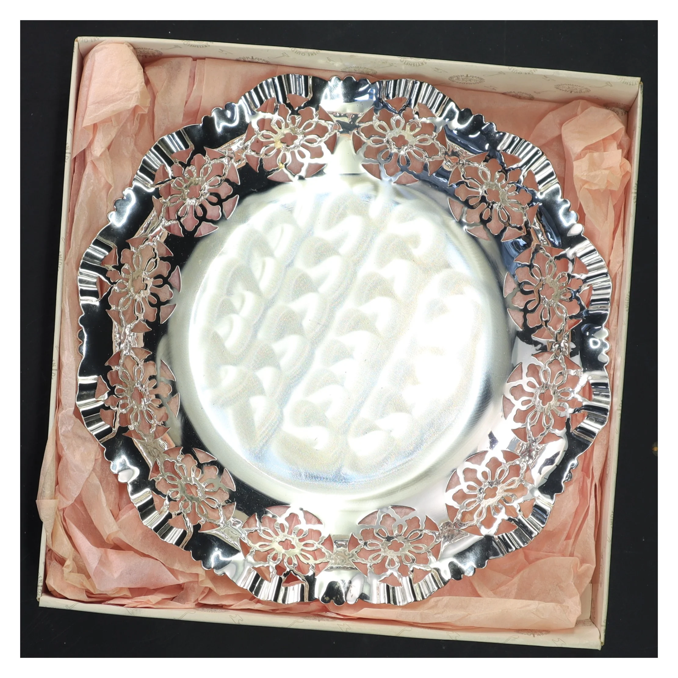 Nyt Sølvfad med blomsterdesign fra Dahl Guldsmed og Solvsmed (str. Ø 20x2 cm)