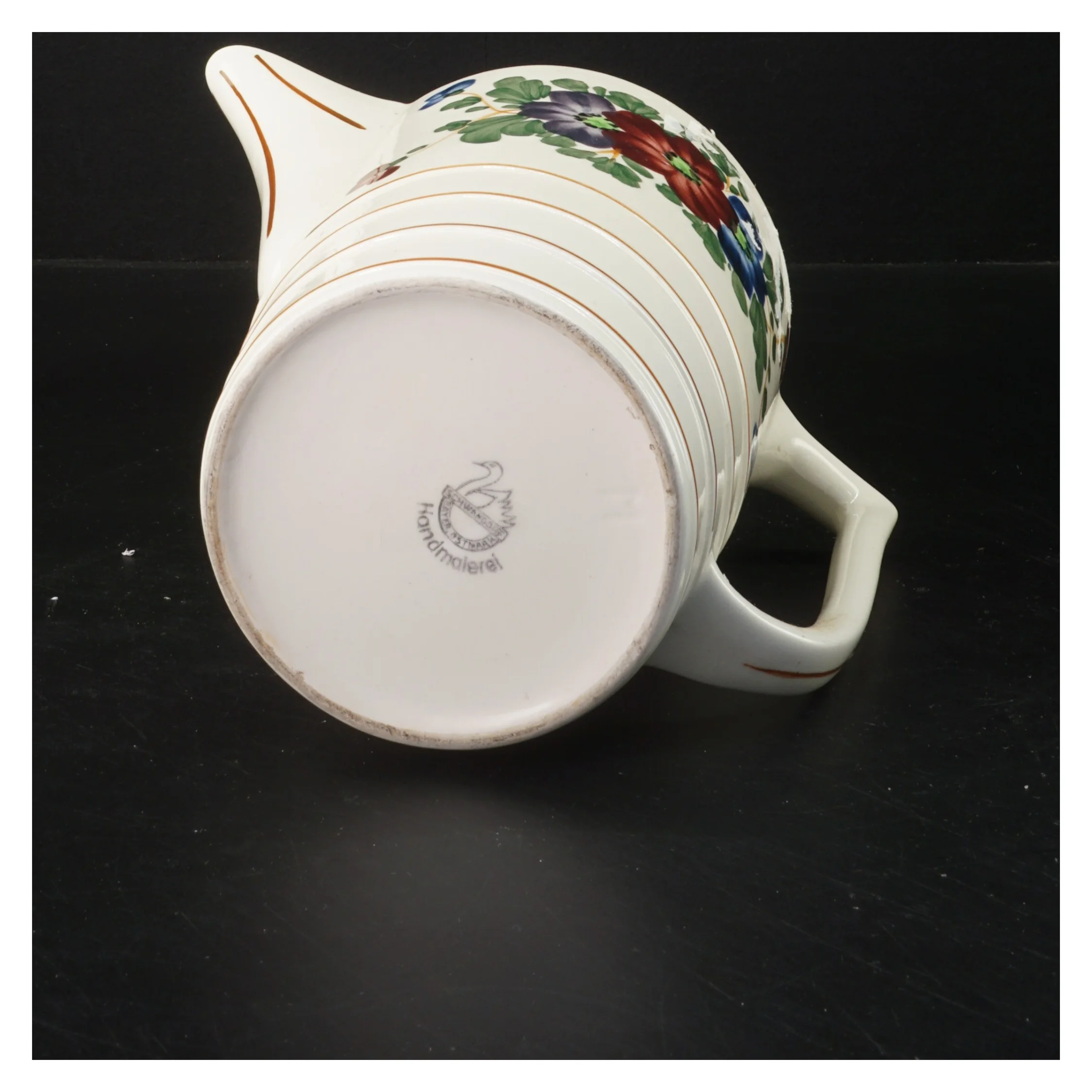 Porcelænskande med blomsterdekoration (str. 19x21 cm)