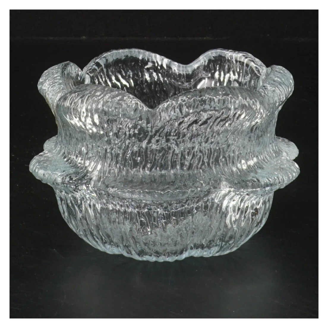  2 fyrfadsstager fra holmegaard med bølgede kanter (str. Ø 11 cm)