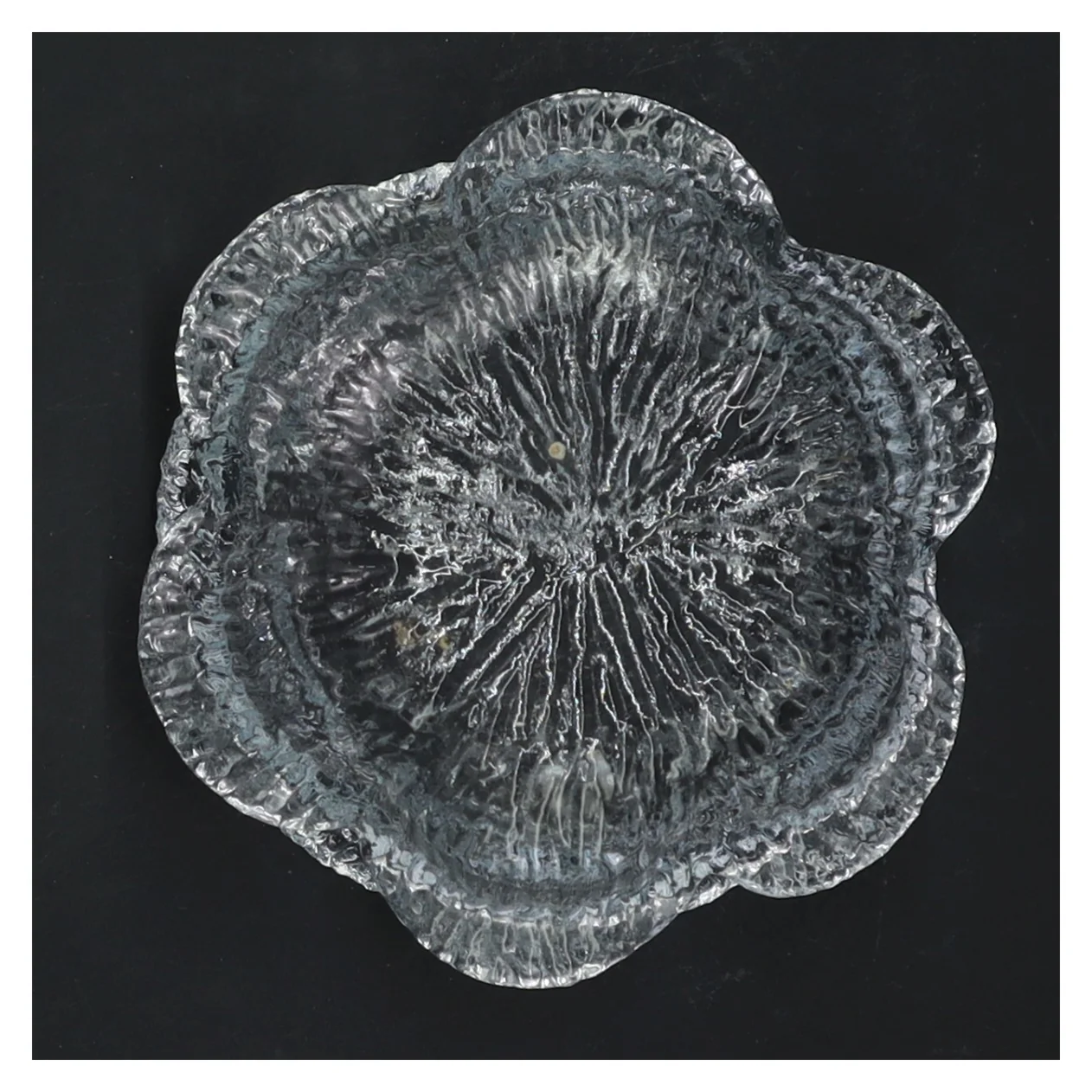  2 fyrfadsstager fra holmegaard med bølgede kanter (str. Ø 11 cm)