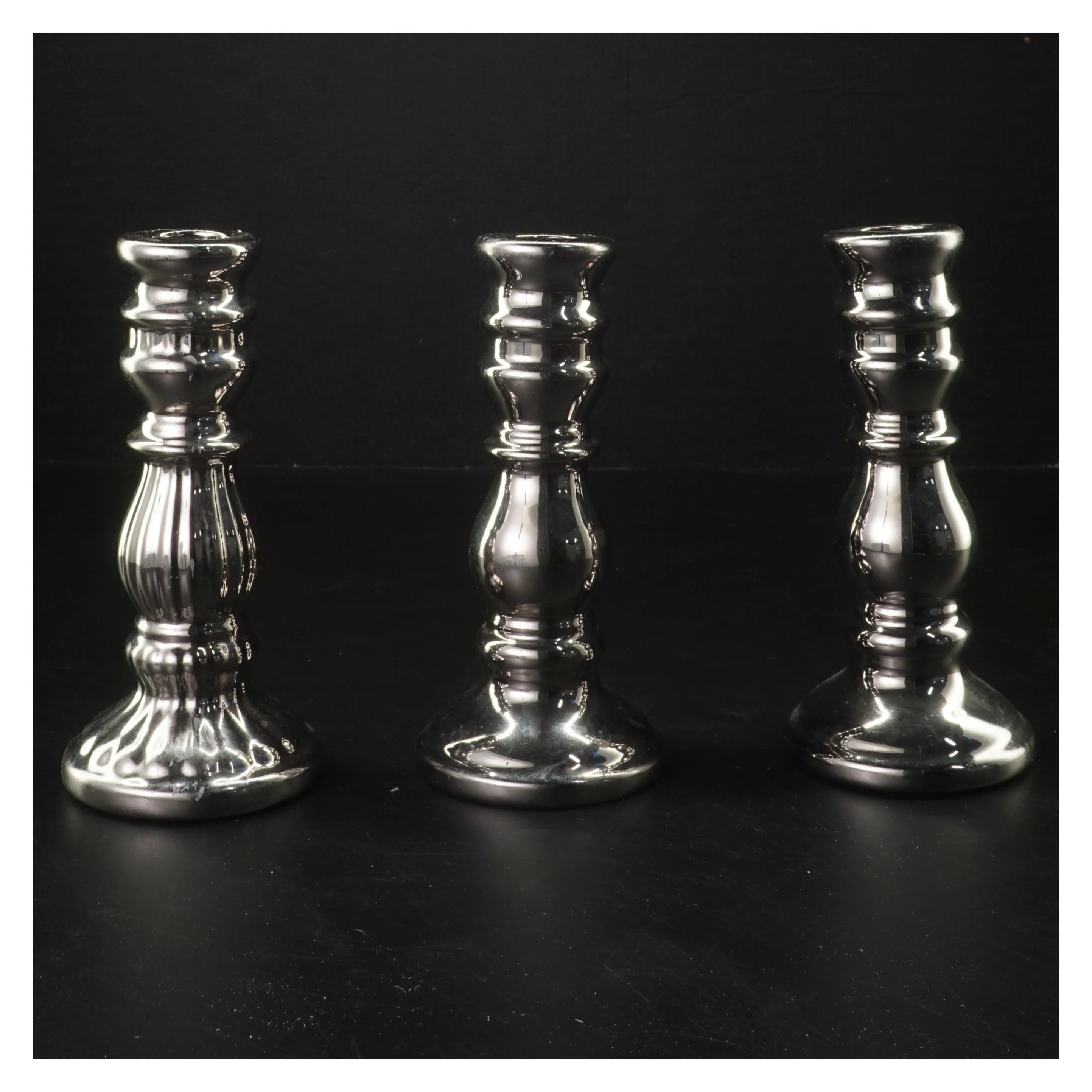 Sæt af tre lysestager (str. Ø 7,5x h 15,5 cm)