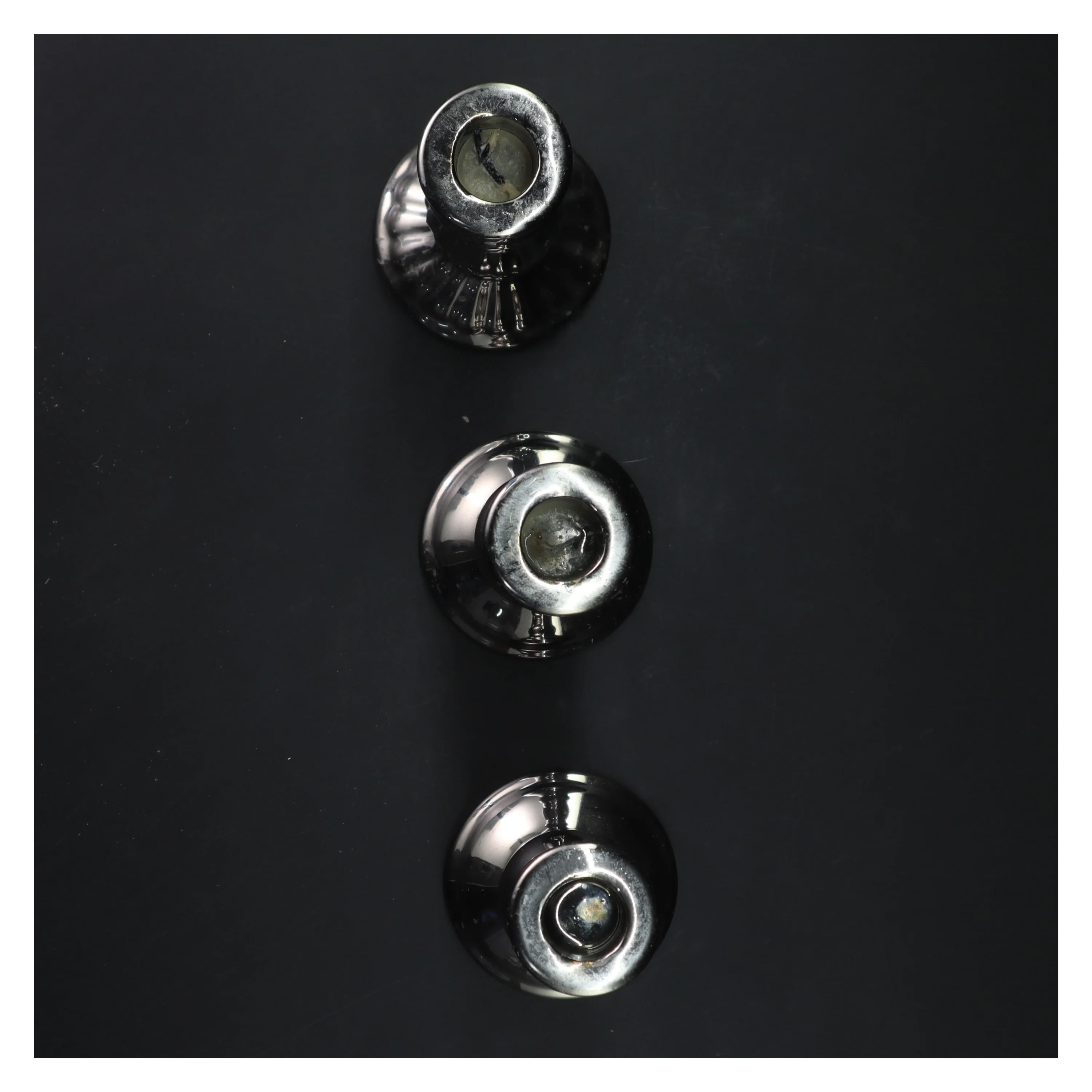 Sæt af tre lysestager (str. Ø 7,5x h 15,5 cm)