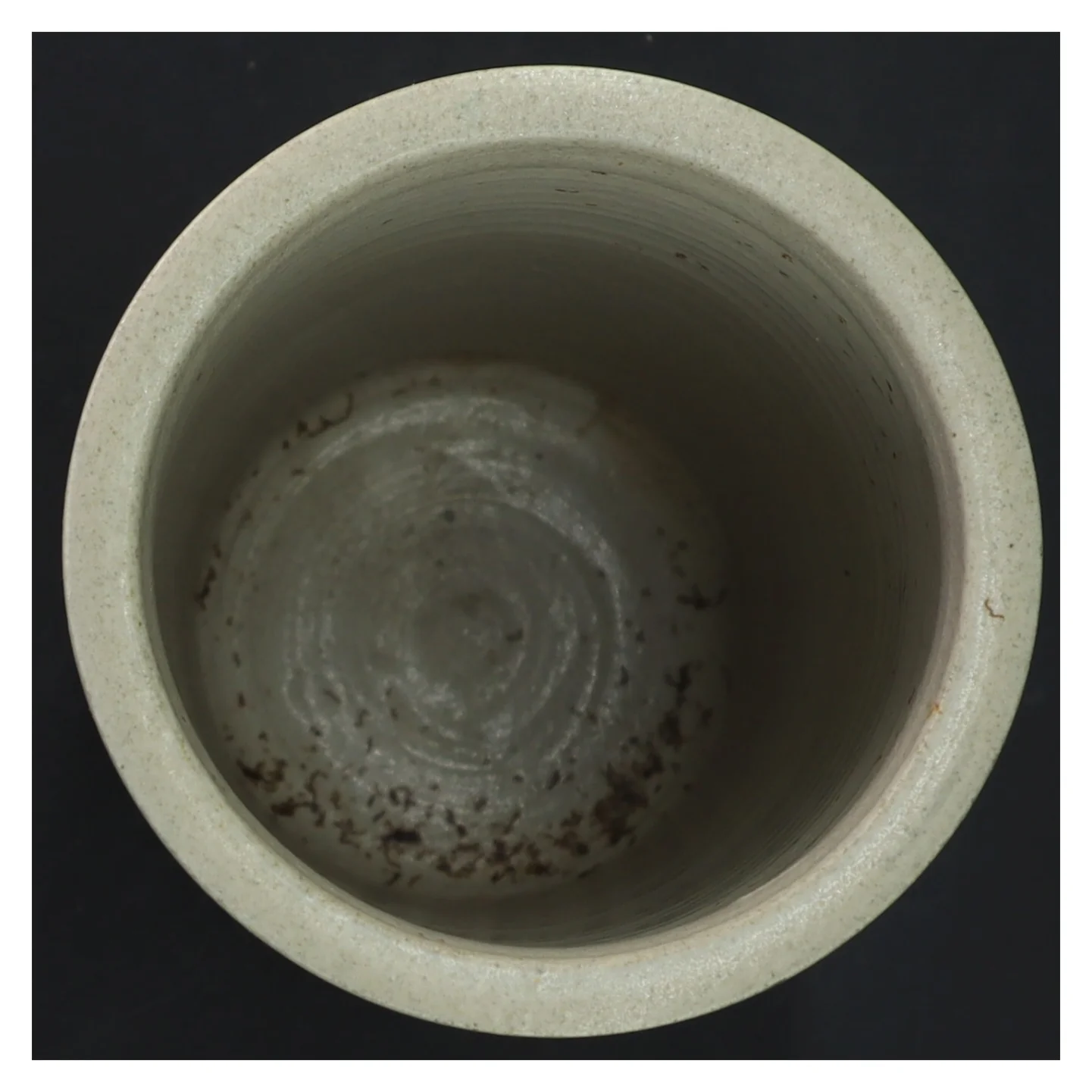 Keramisk vase fra kæhler med bladmotiv (str. Ø 11x22 cm)