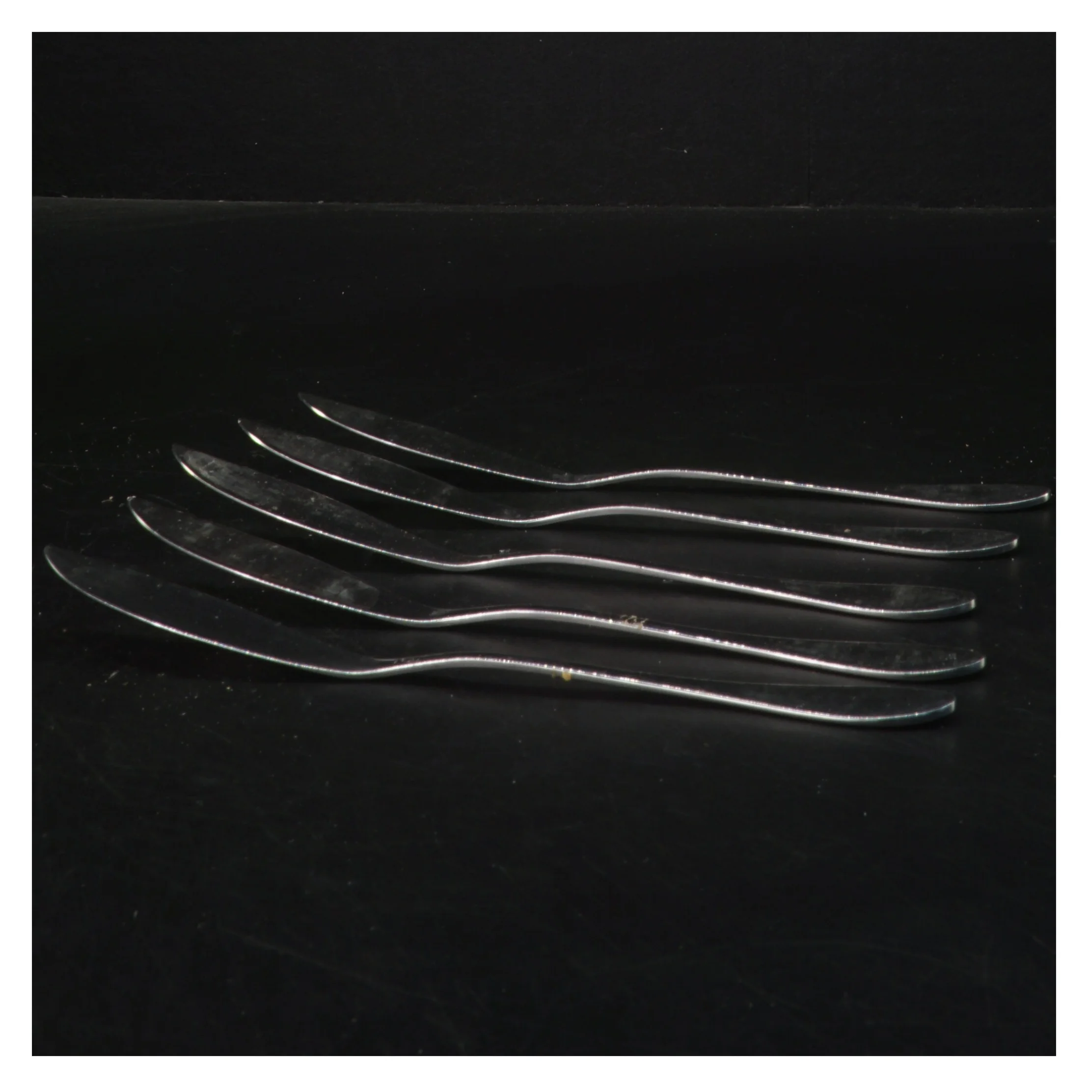 Sæt af fem fiskeknive (str. 20x2 cm)