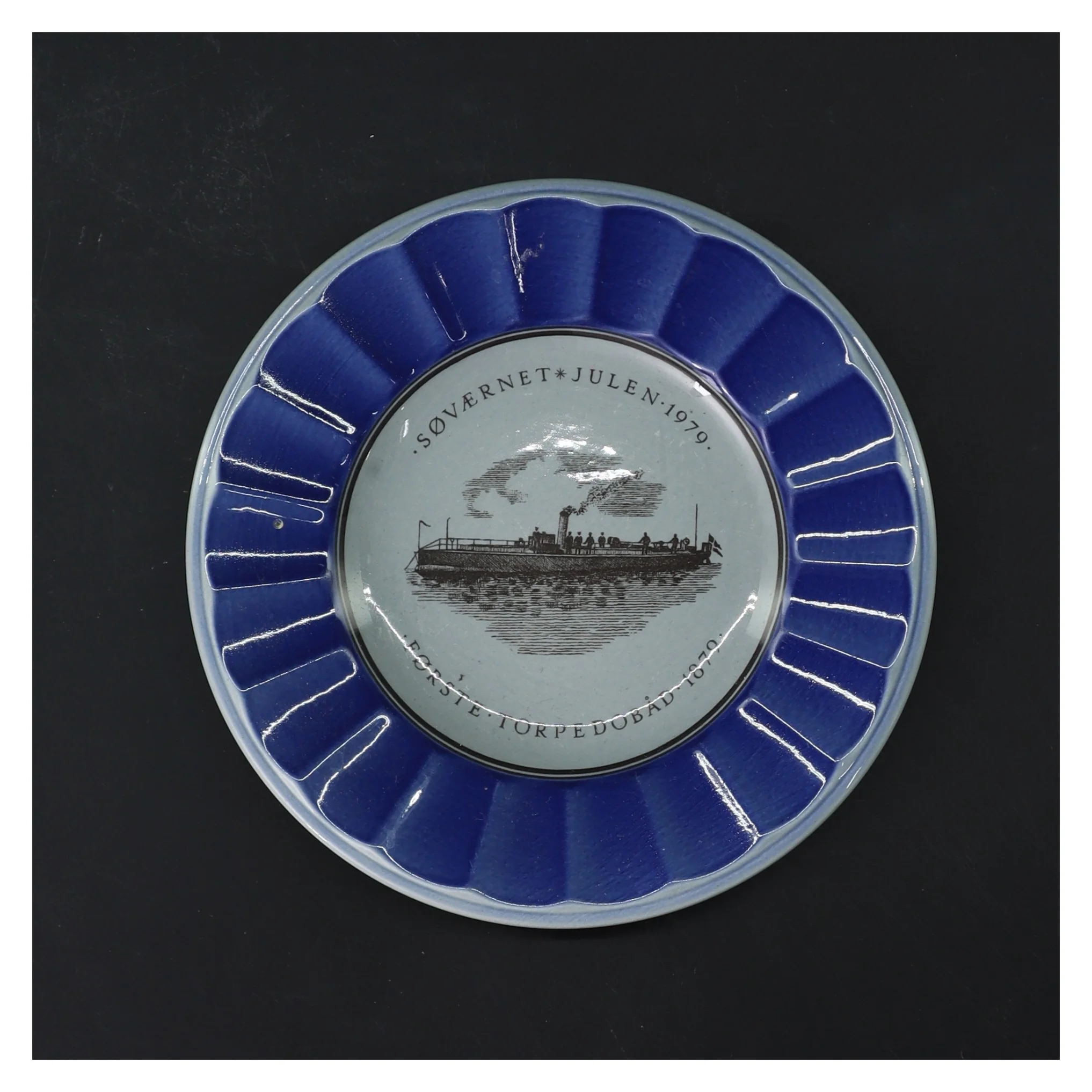 Porcelænstallerken med motiv fra Royal Copenhagen (str. Ø 16 cm)