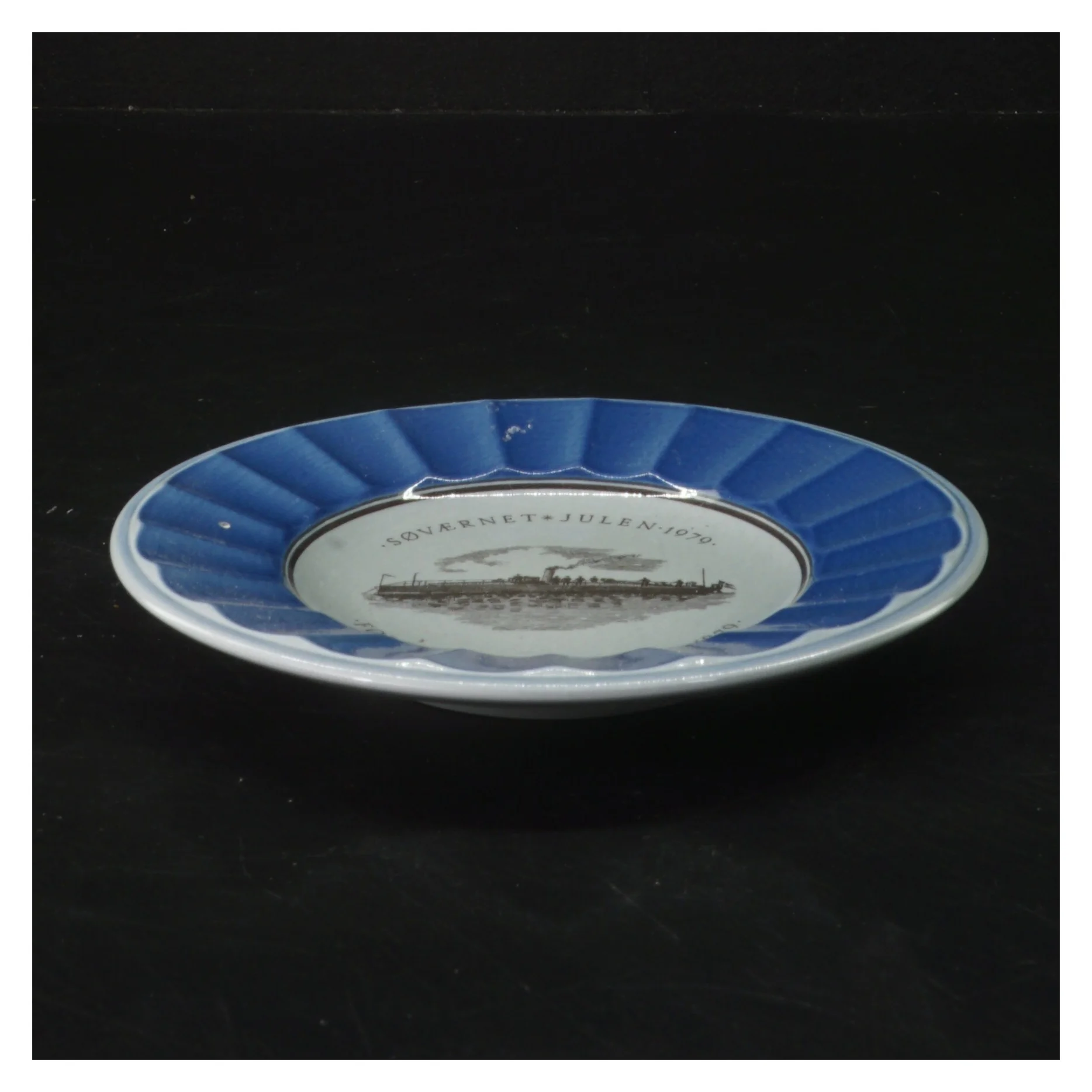 Porcelænstallerken med motiv fra Royal Copenhagen (str. Ø 16 cm)