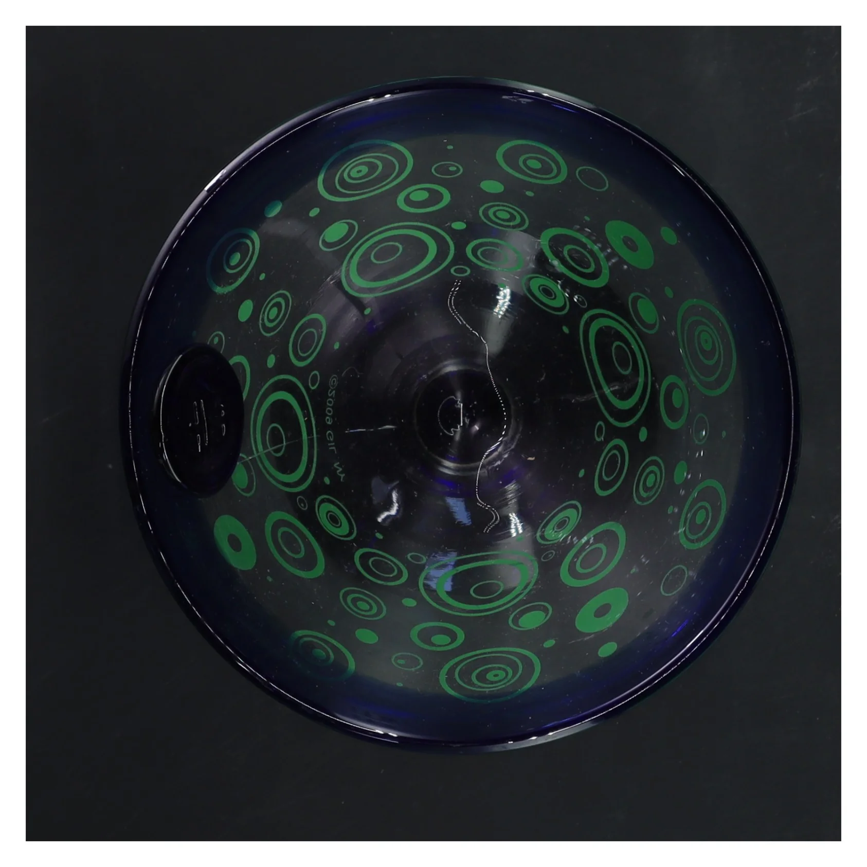 Dekorativt glas med mønster (str. Ø 13 cm længde 12,5 cm)fra kostald boda