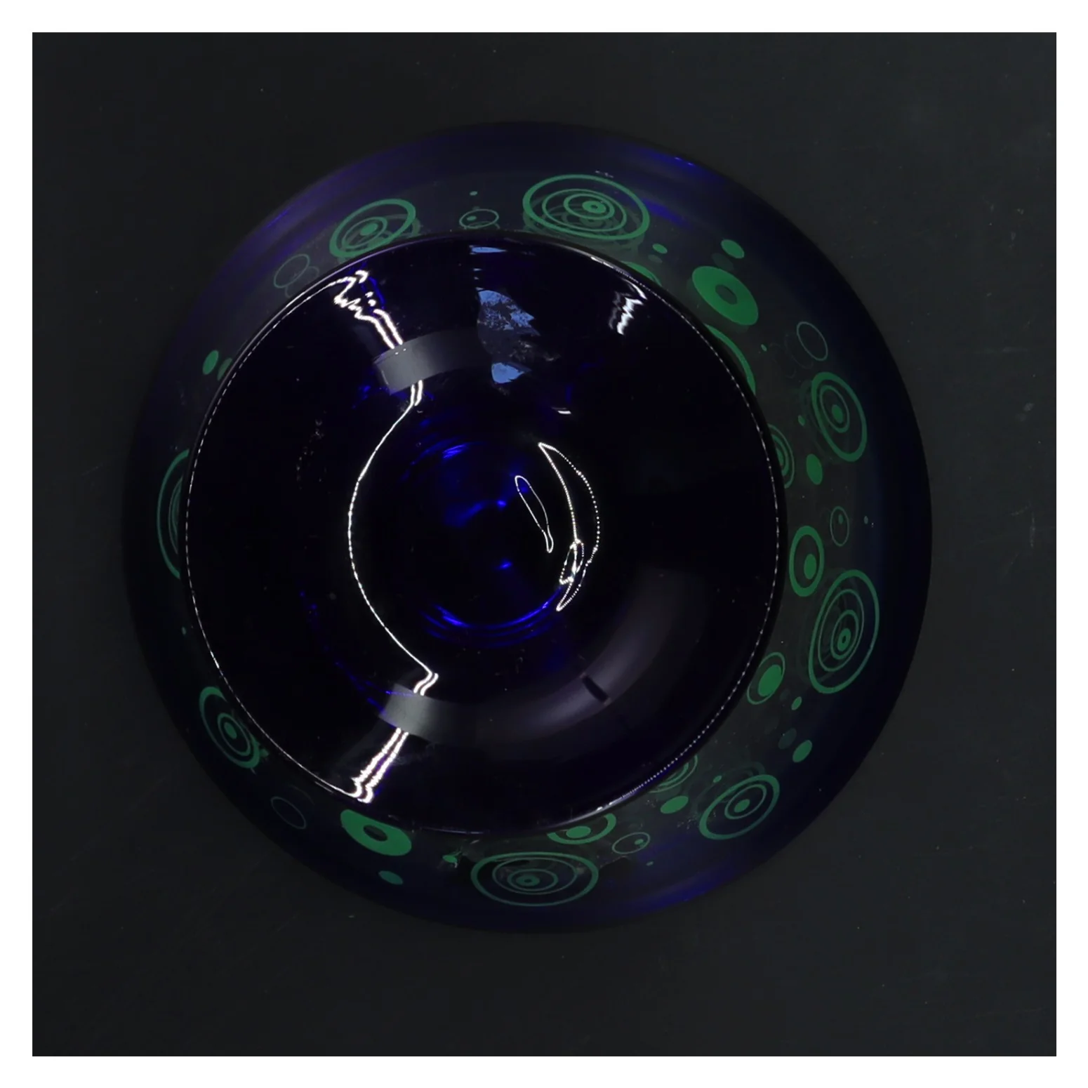 Dekorativt glas med mønster (str. Ø 13 cm længde 12,5 cm)fra kostald boda