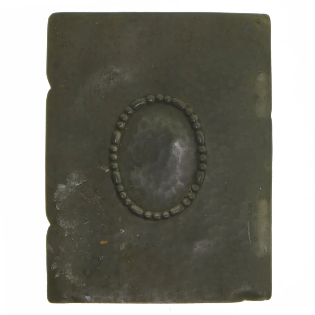 Gammel Dekorativ smykkeæske i tin(str. 11,5x9 cm)