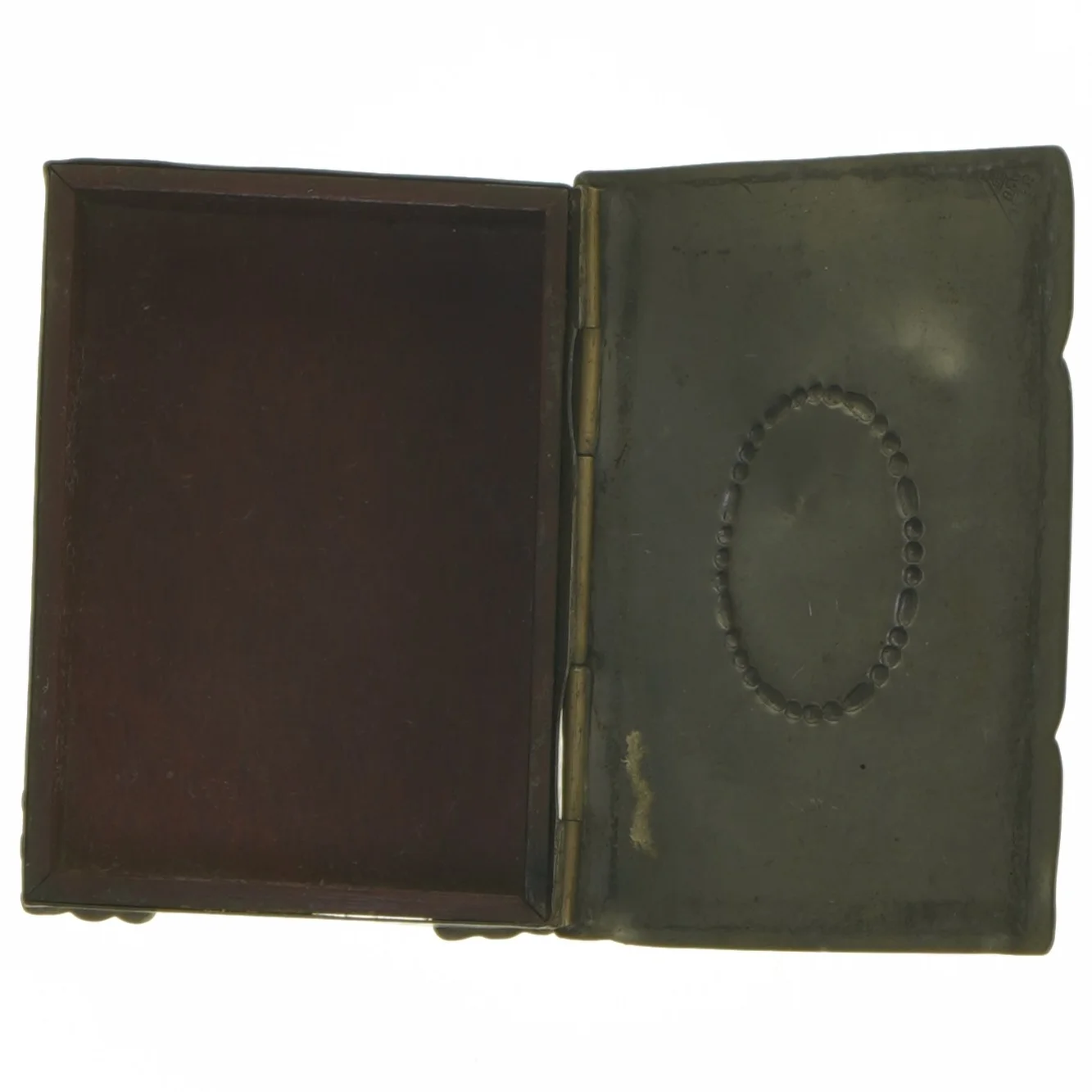 Gammel Dekorativ smykkeæske i tin(str. 11,5x9 cm)