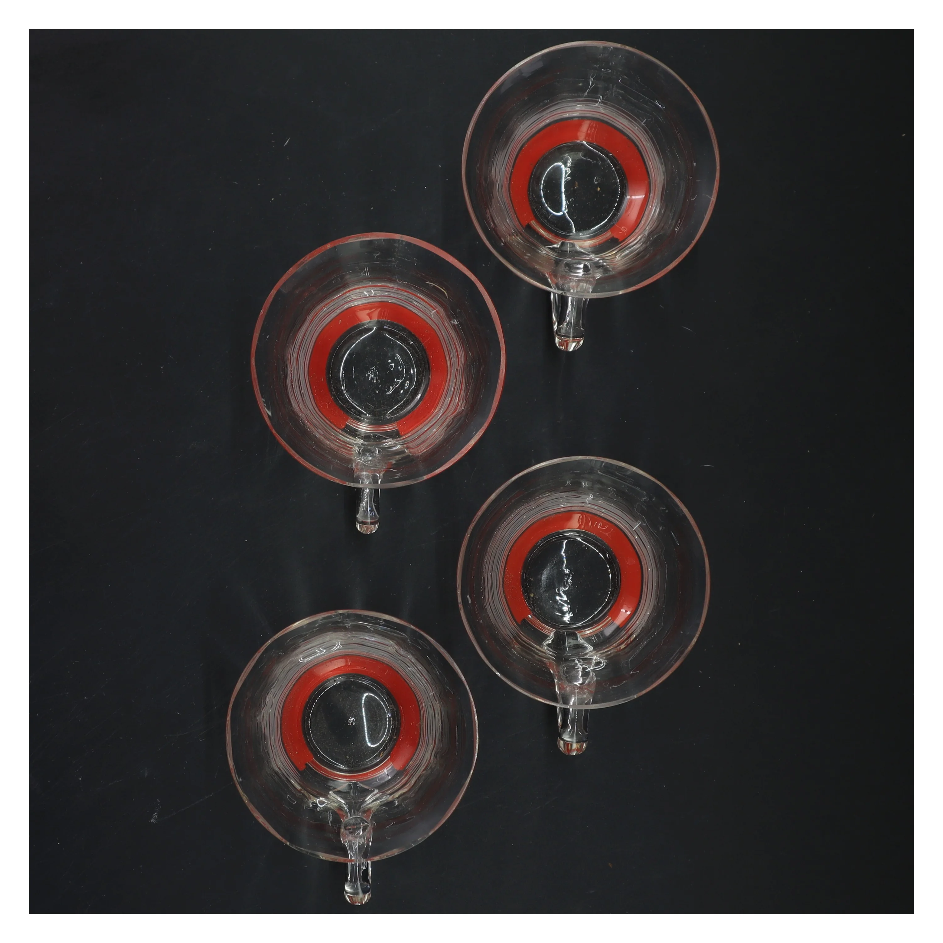 4 ga.le Glas kopper med farvet bund (str. Ø 9x6 cm)