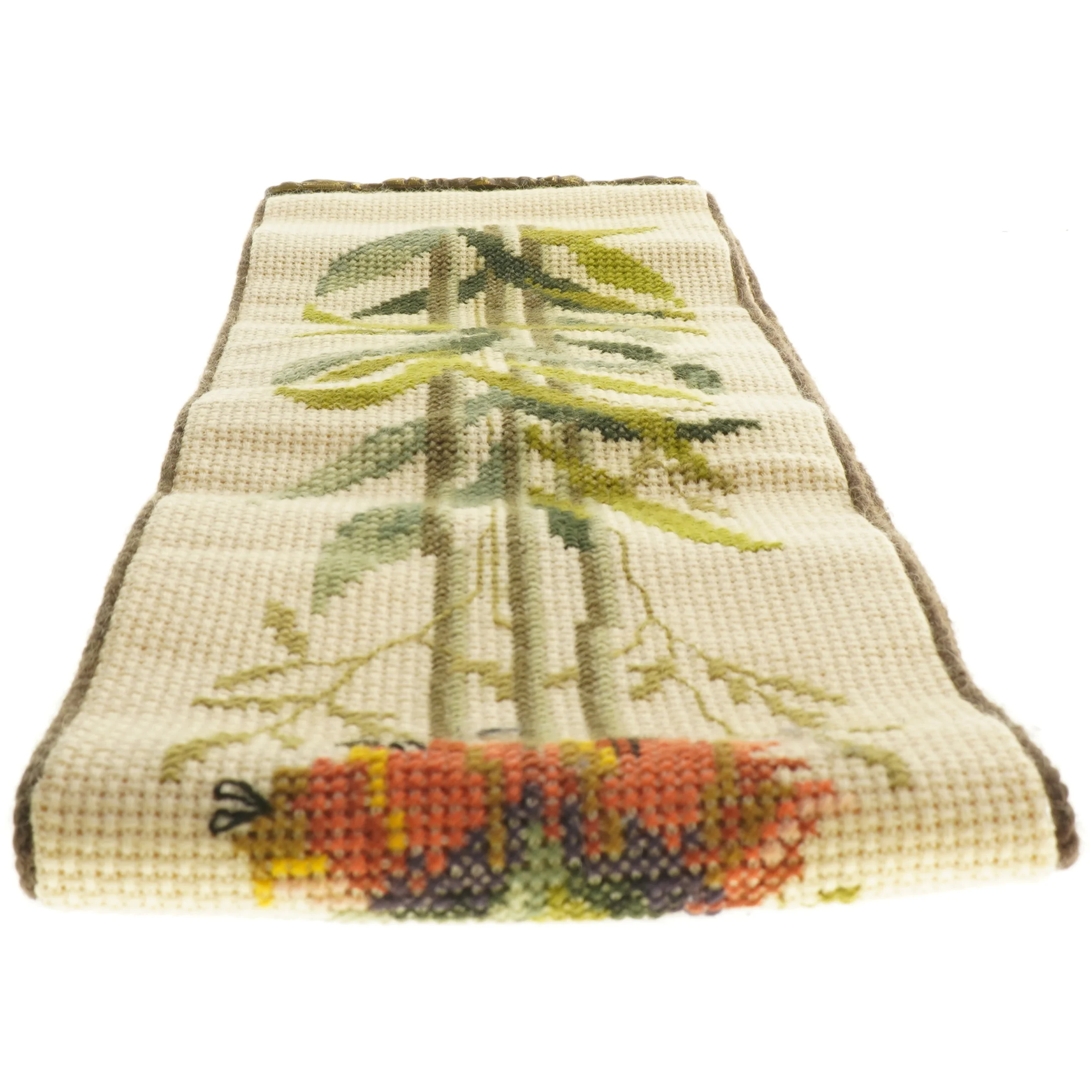 Broderet klokkestreng med blomster (str. 19x122 cm)og gammelt beslag