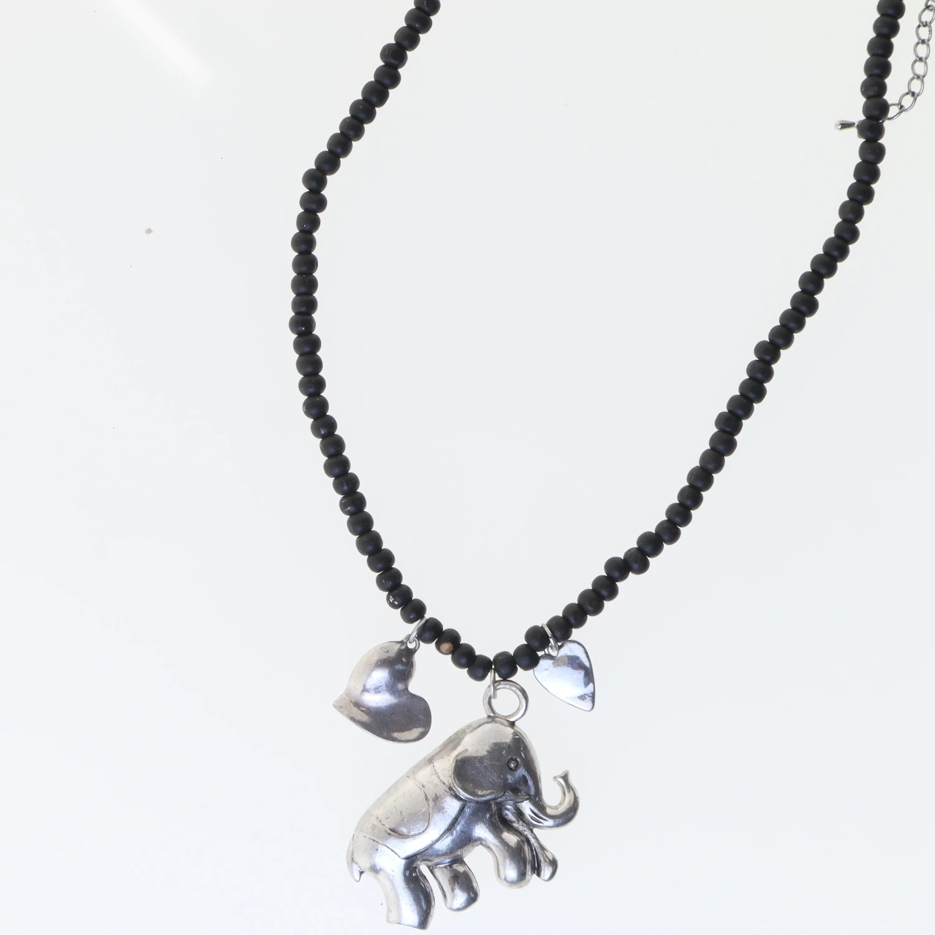 Ny Halskæde med elefant og hjertevedhæng (str. 58 cm)
