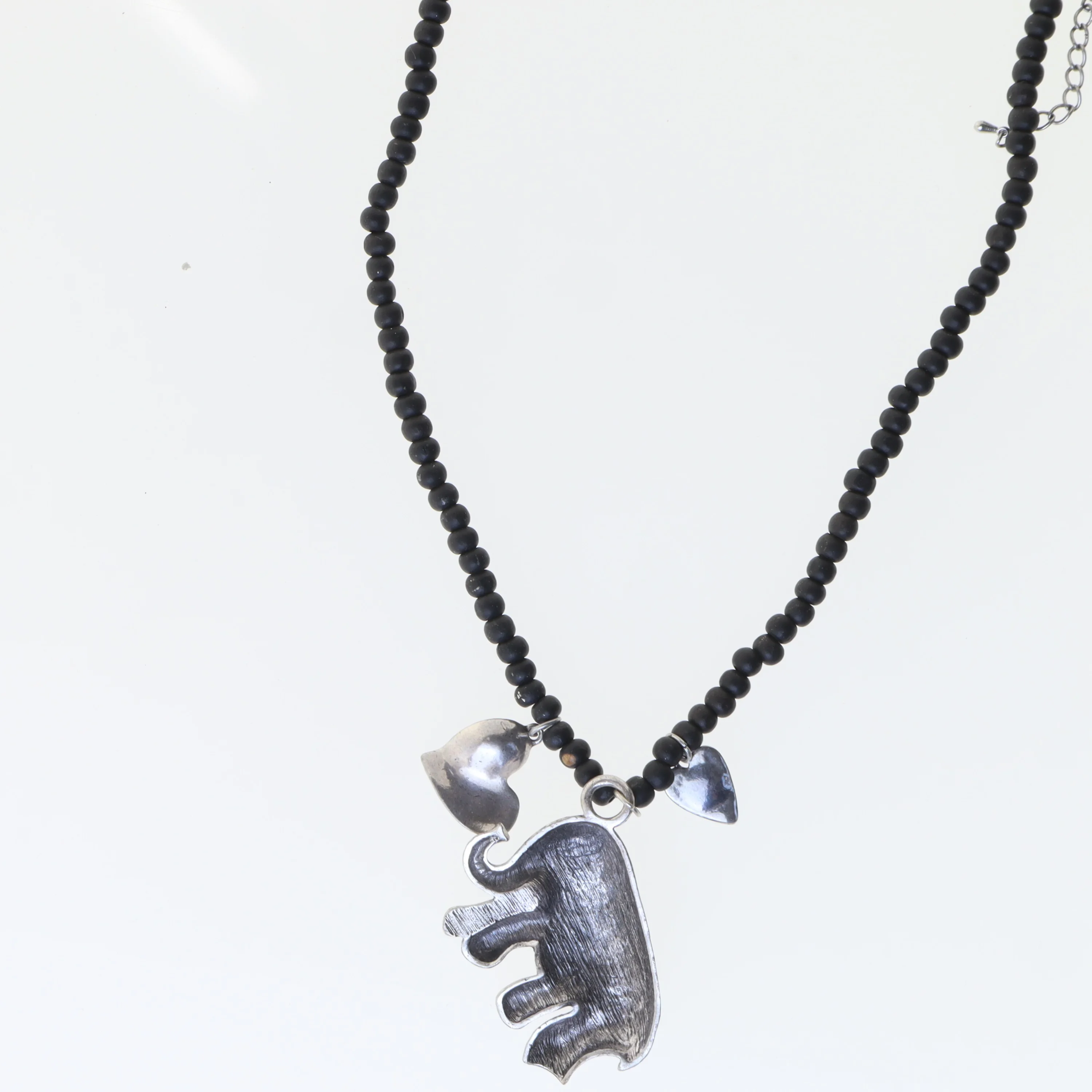 Ny Halskæde med elefant og hjertevedhæng (str. 58 cm)