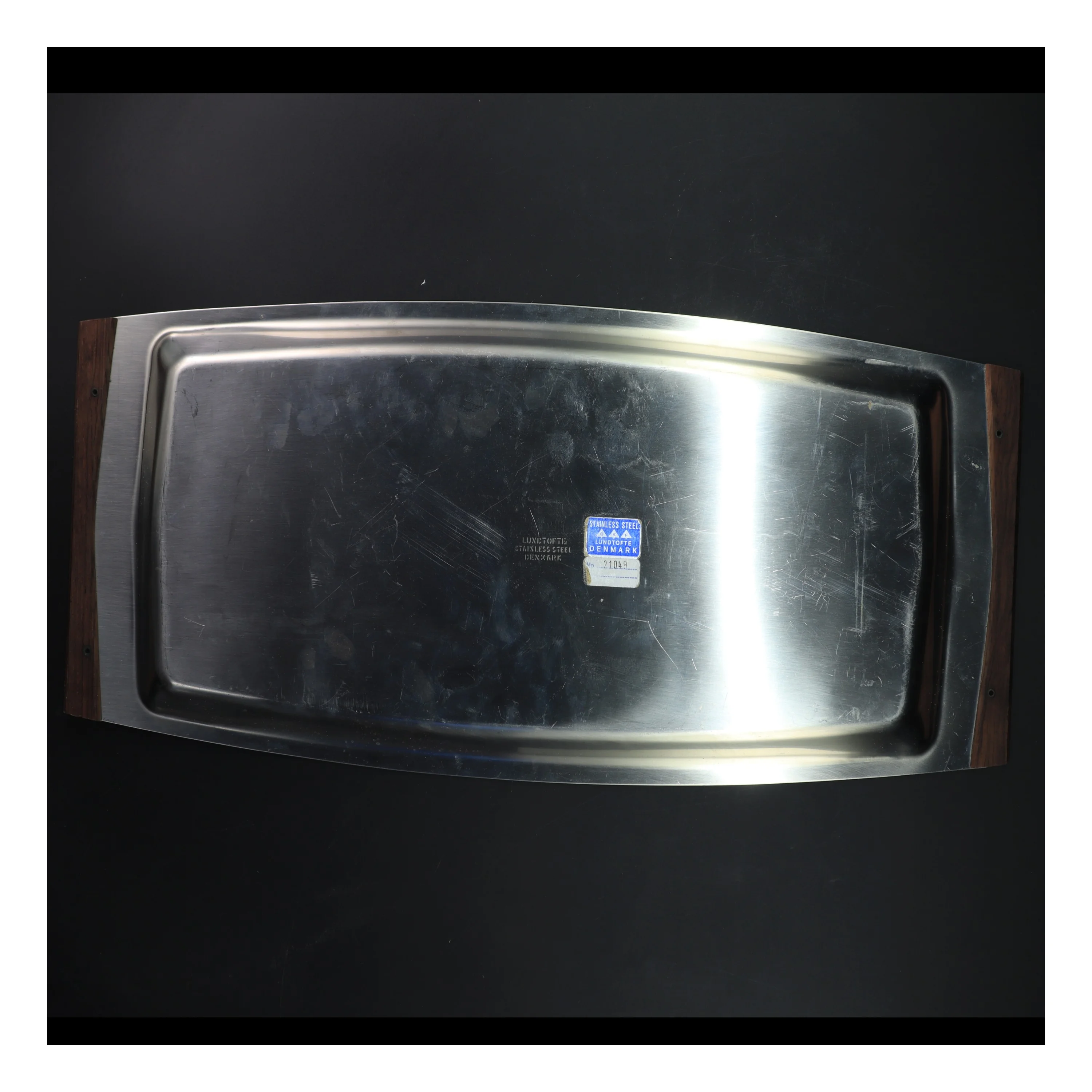 Langt serveringsfad fra lundtofte ståli stål fra Lindab (str. 50,5x22,5 cm)