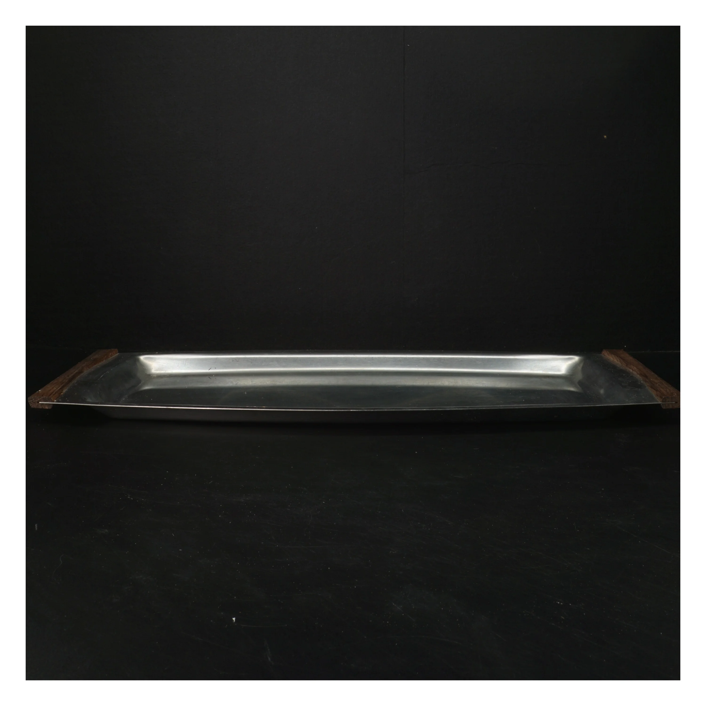 Langt serveringsfad fra lundtofte ståli stål fra Lindab (str. 50,5x22,5 cm)