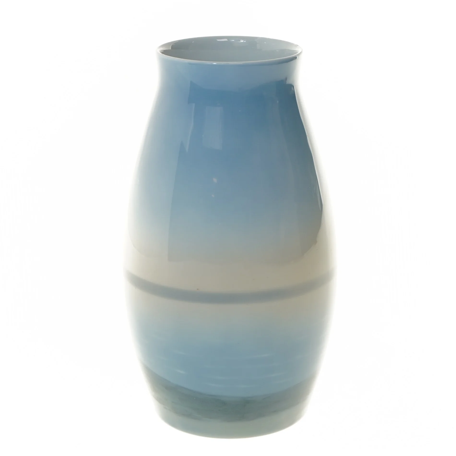 Porcelænsvase fra royal copenhagen med landskabsmotiv fra B&G (str. Ø 9x22 cm)