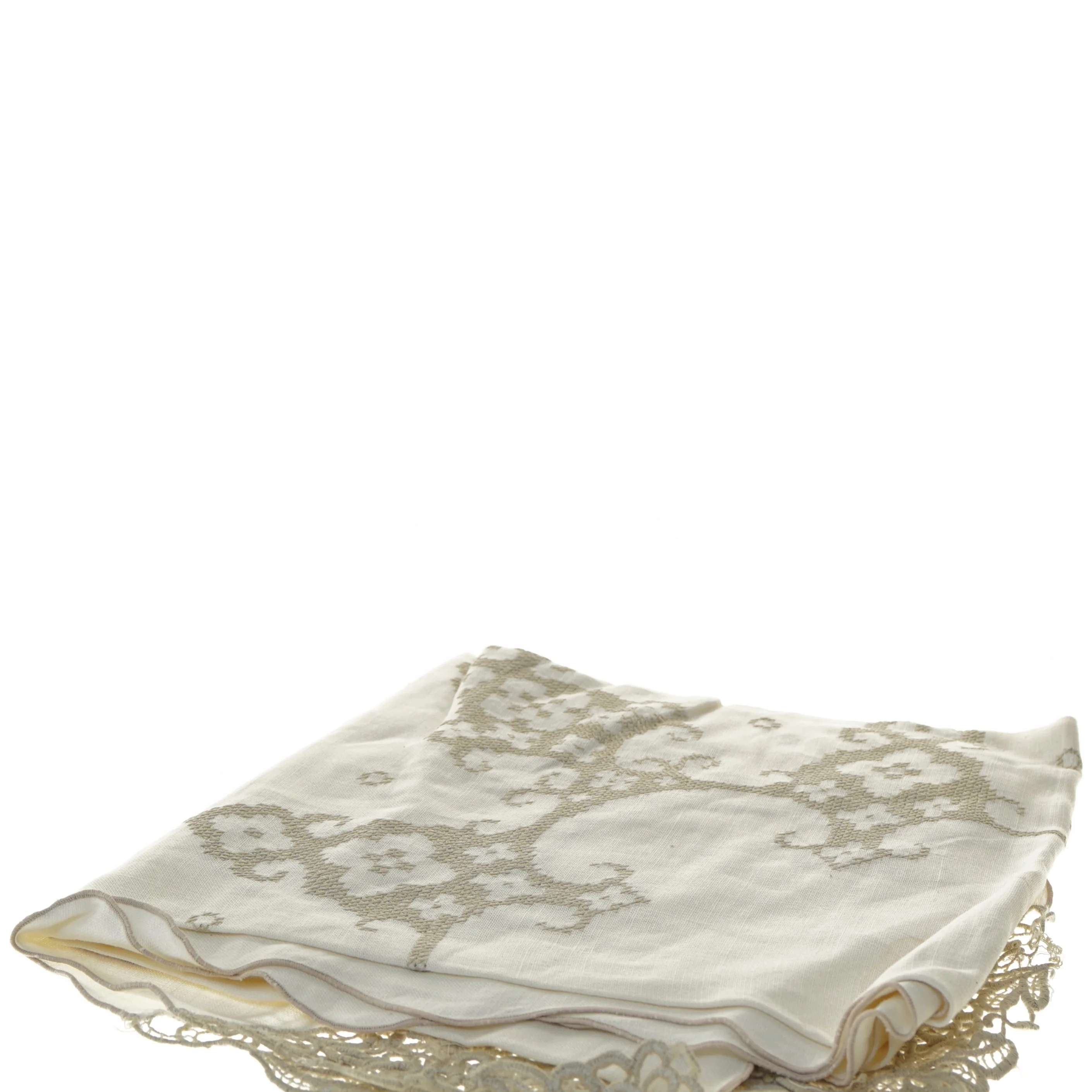 Broderet dug (str. 130x120 cm)