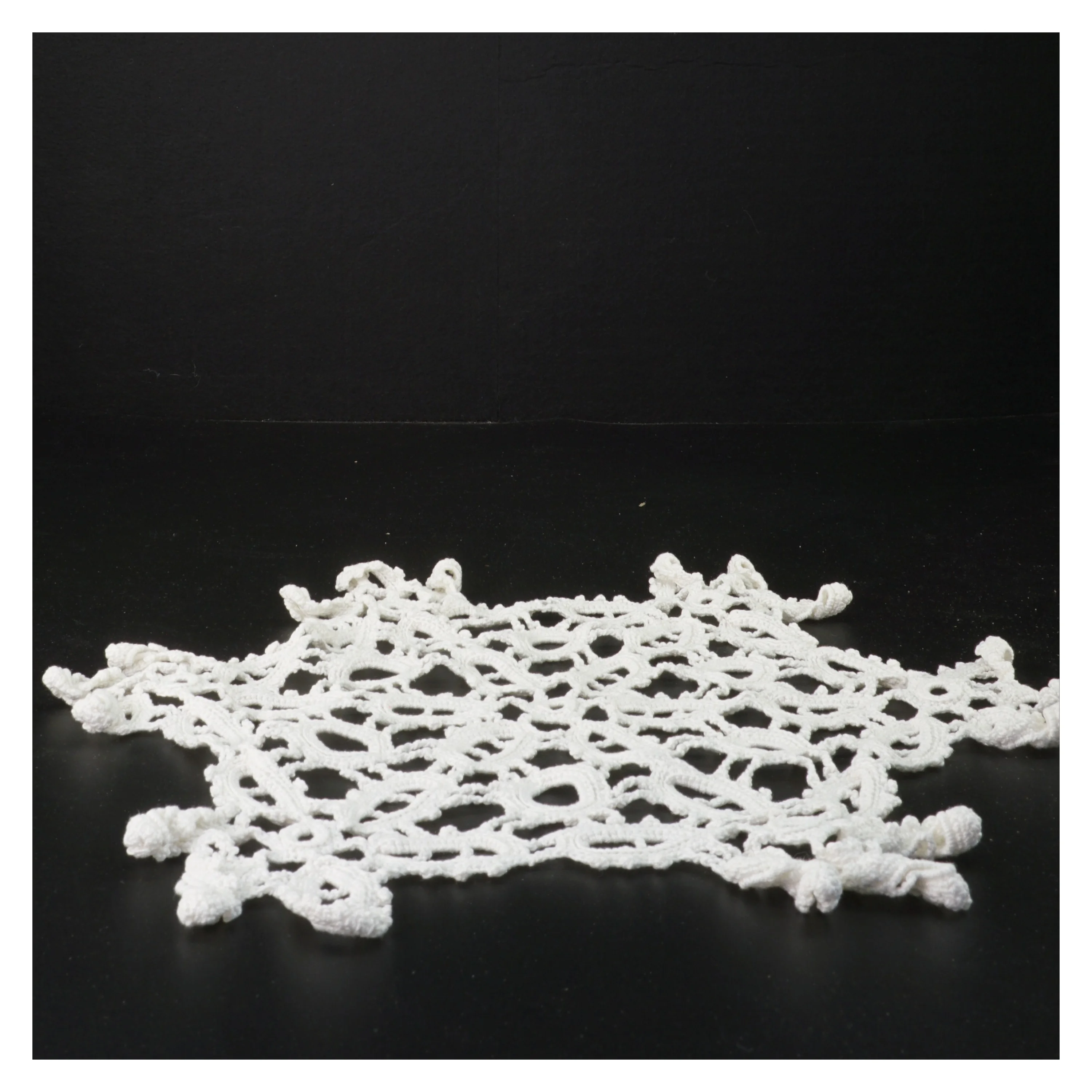 Hæklet blonde dækkeserviet Ø 35 cm (str. Ø 35 cm)