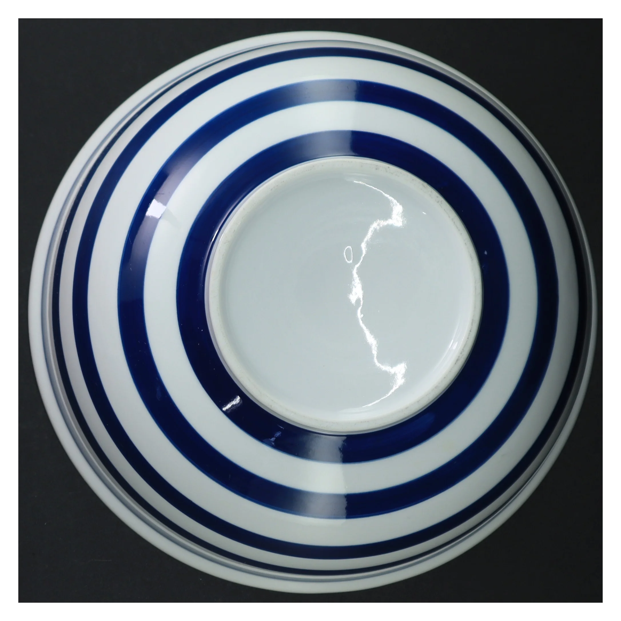 Stribet porcelænsskål (str. Ø 23 cm)