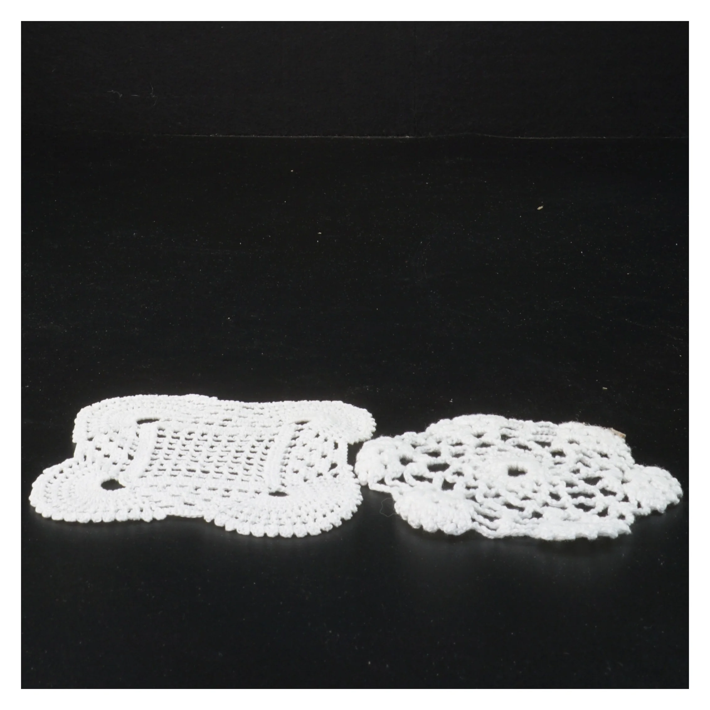 Hvide hæklede servietter (str. Ø 9 cm)