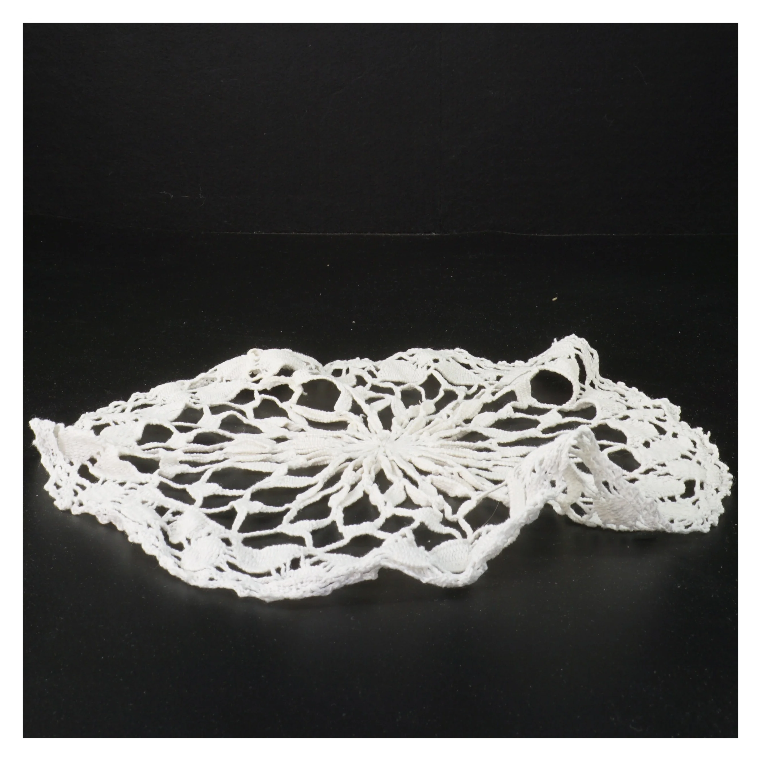 Hæklet dug (str. Ø 30 cm)