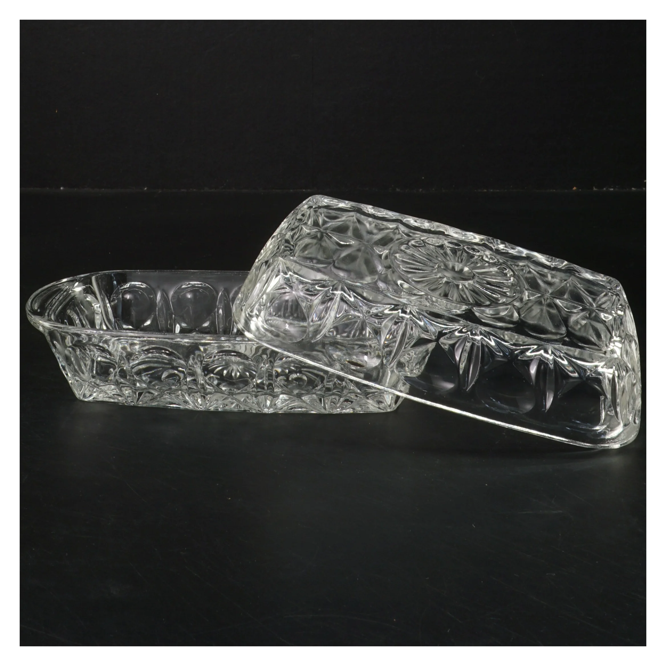 Glas smørfad med låg (str. 19 cm)