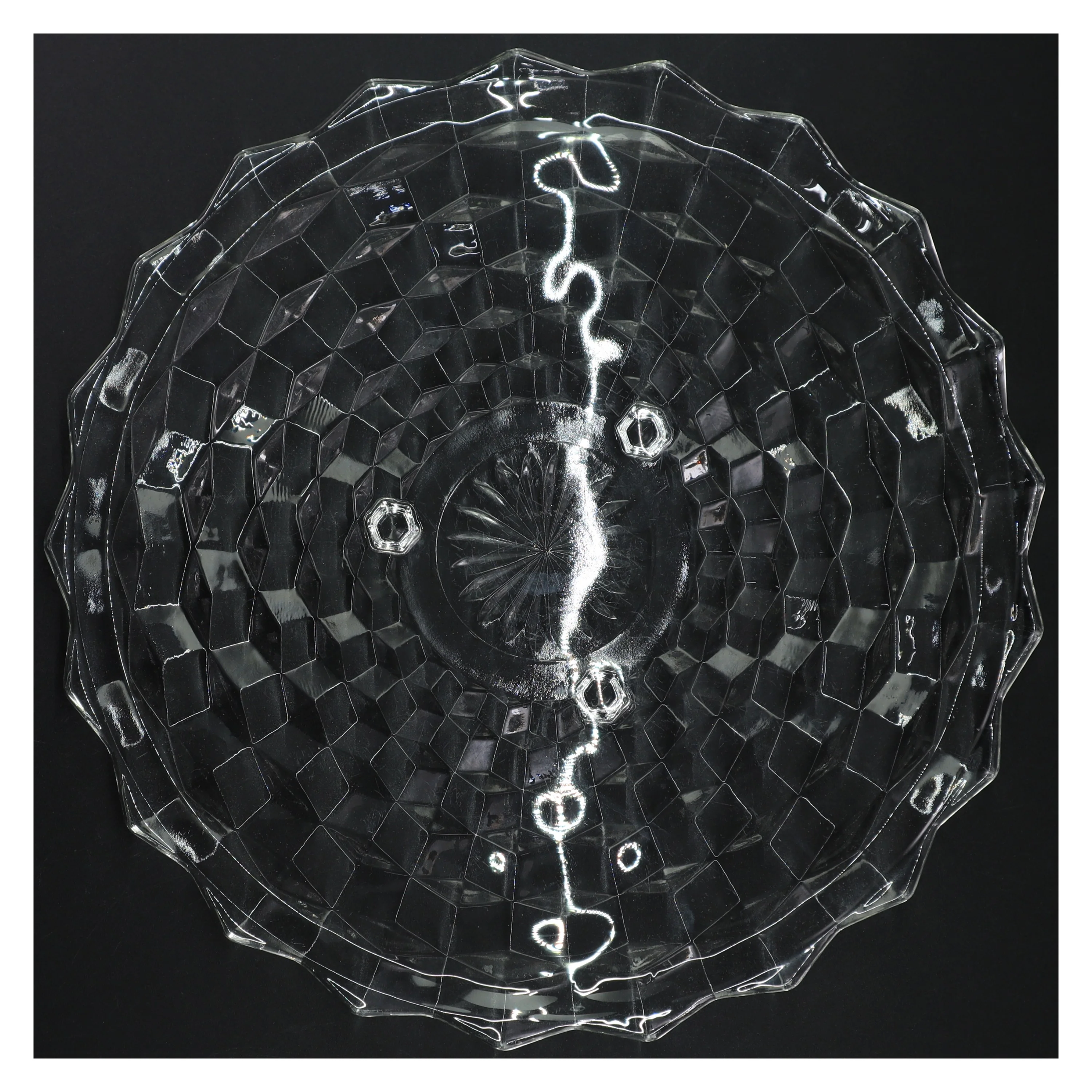 Glasfad med dekorativt mønster (str. 31 cm i diameter)