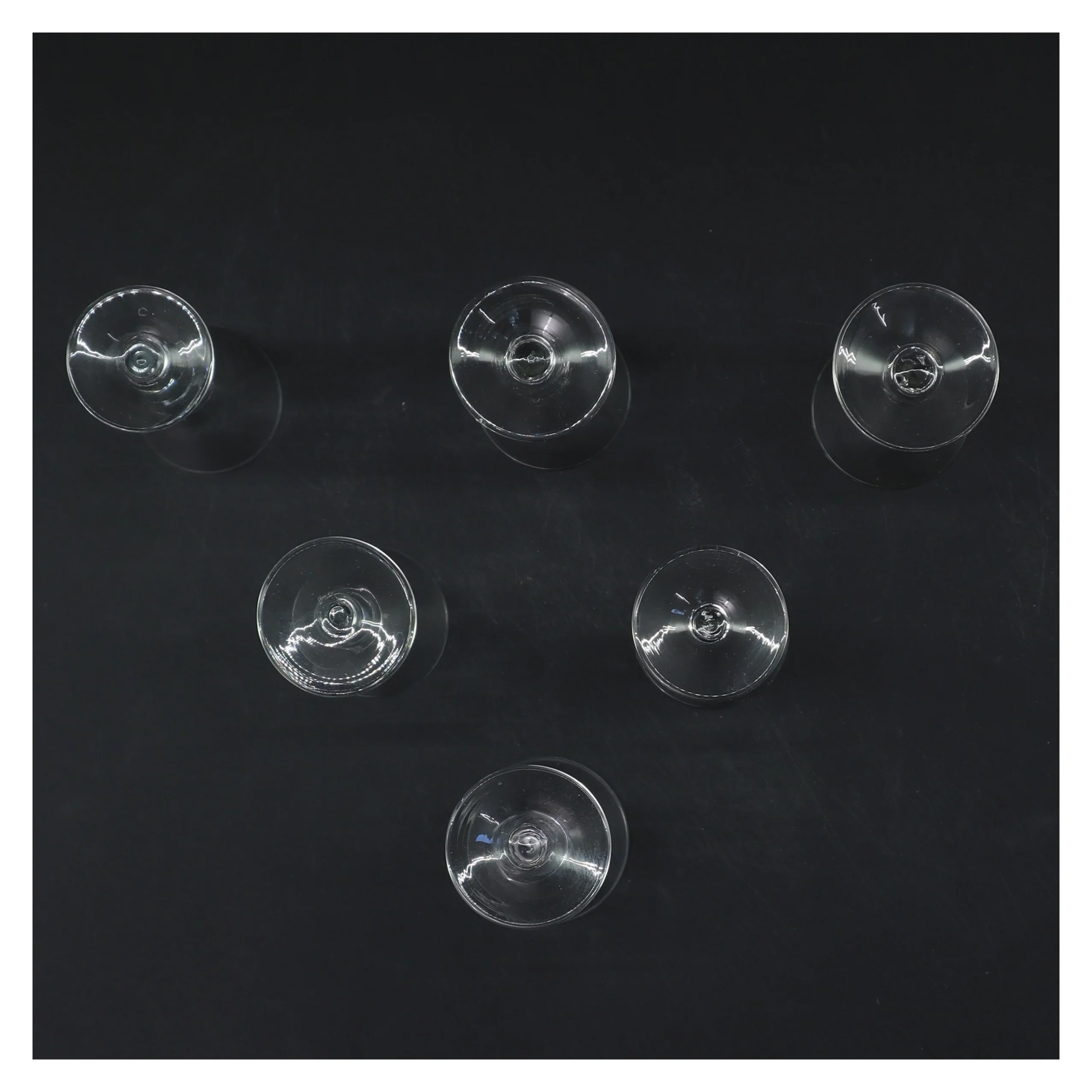 Sæt med 6 snapseglas (str. 6 stk Ø 4,5 cm længde 10 cm)