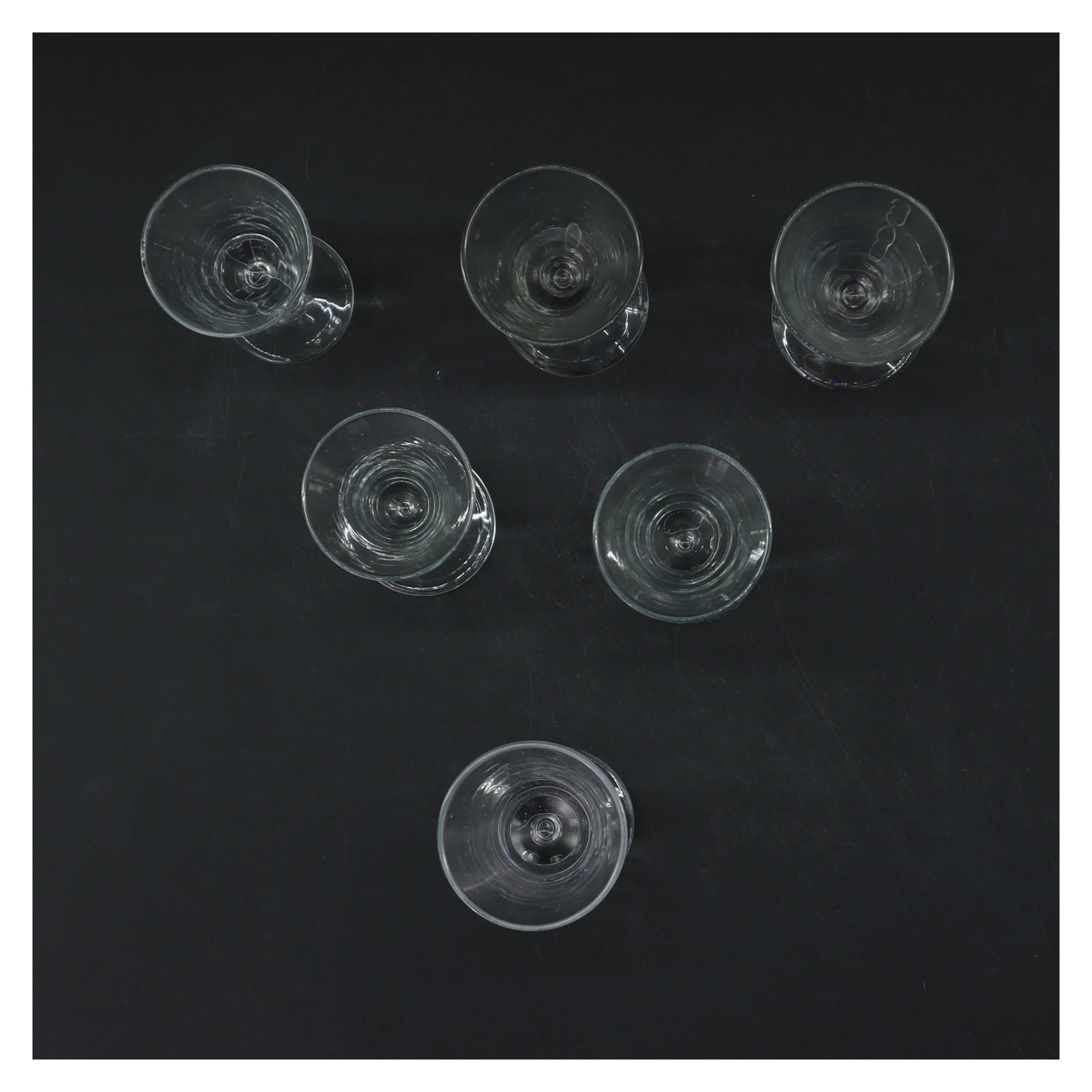 Sæt med 6 snapseglas (str. 6 stk Ø 4,5 cm længde 10 cm)