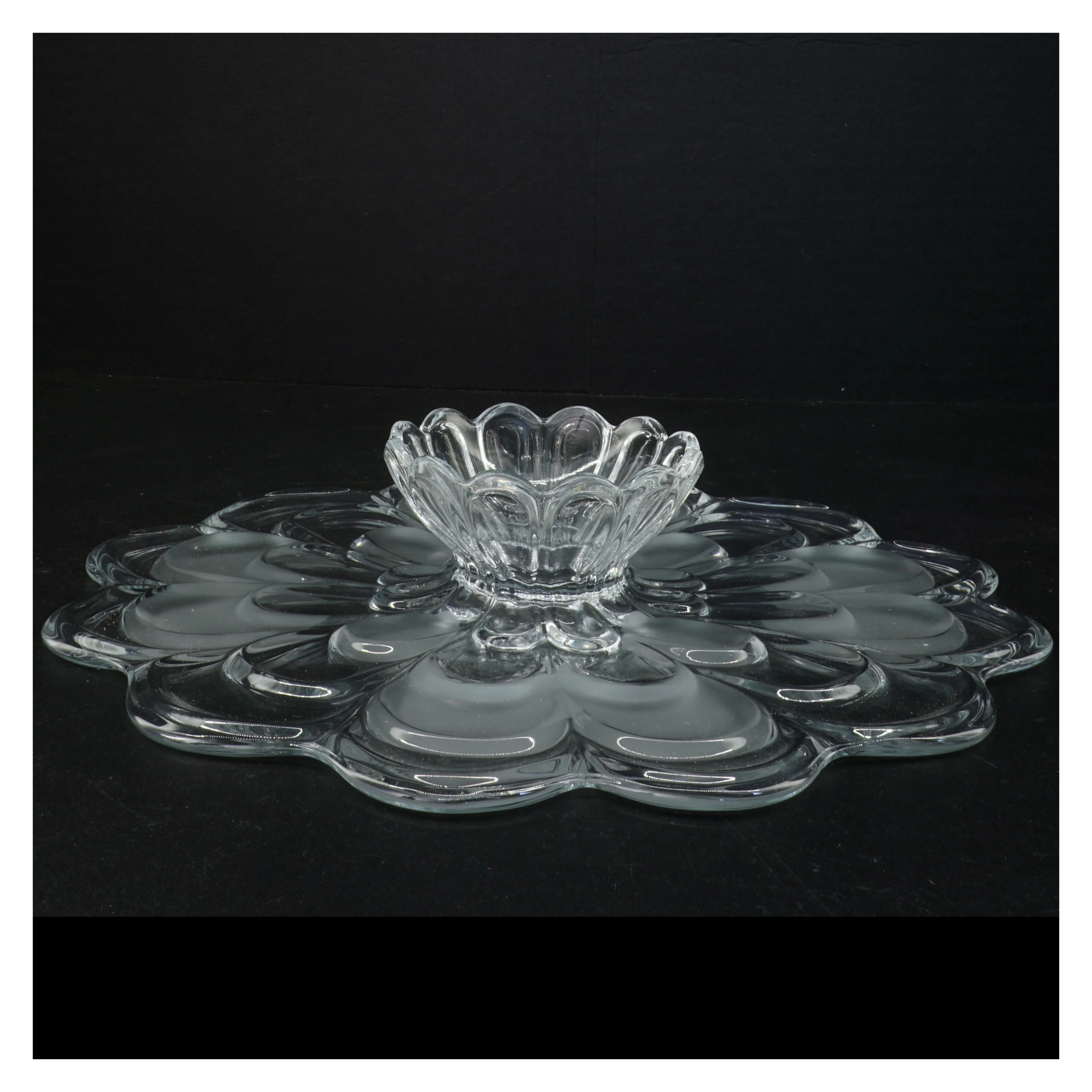 Glas fad med blomsterdesign (str. 33 x 6 cm)