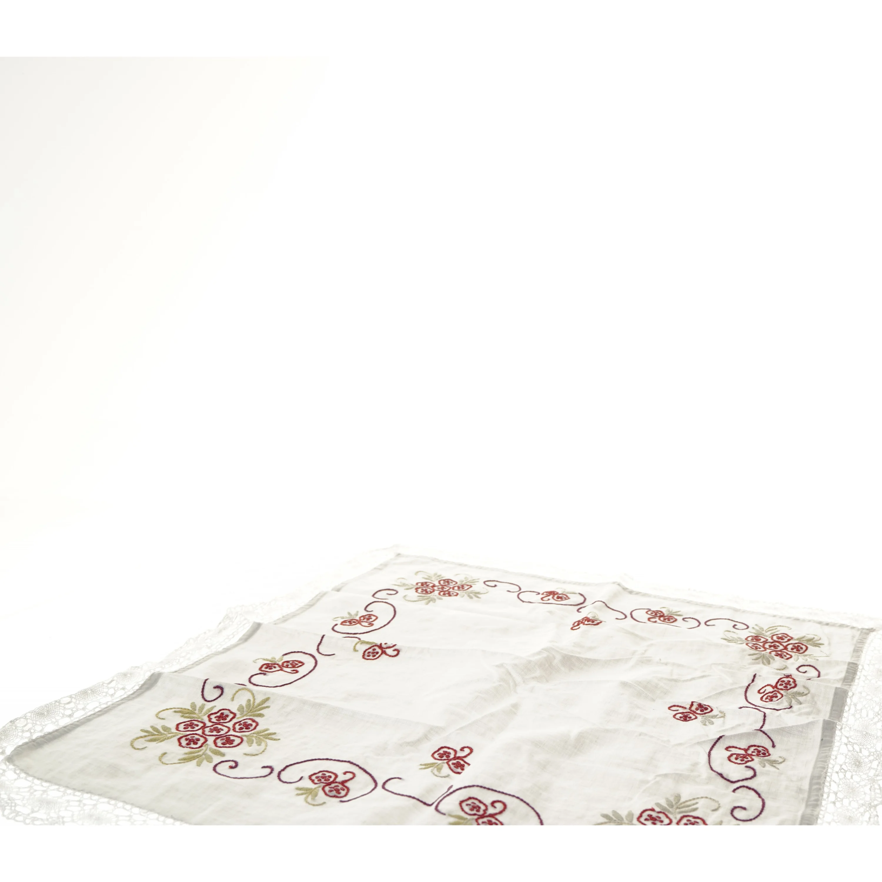 Dug med blomsterbroderi (str. 65x60 cm)