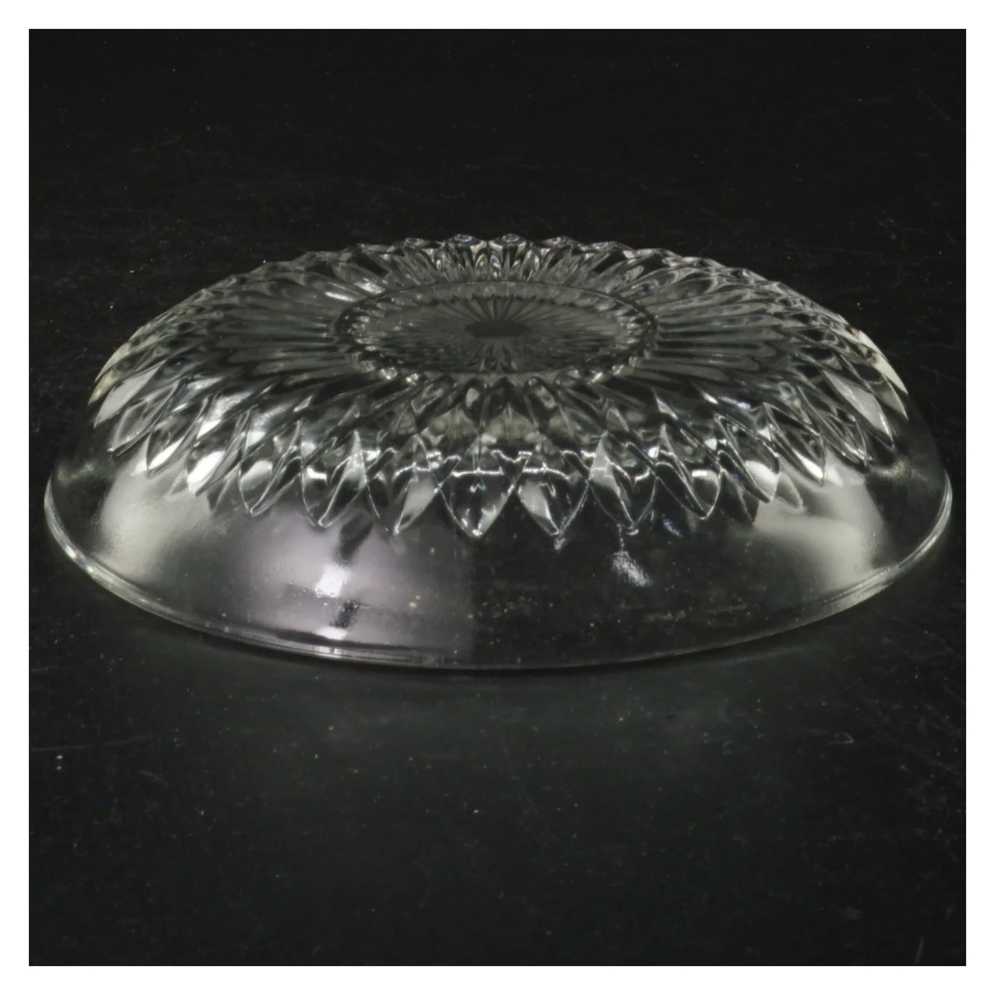 Glas assiet (str. 14,5 cm i diameter og 3 cm høj)