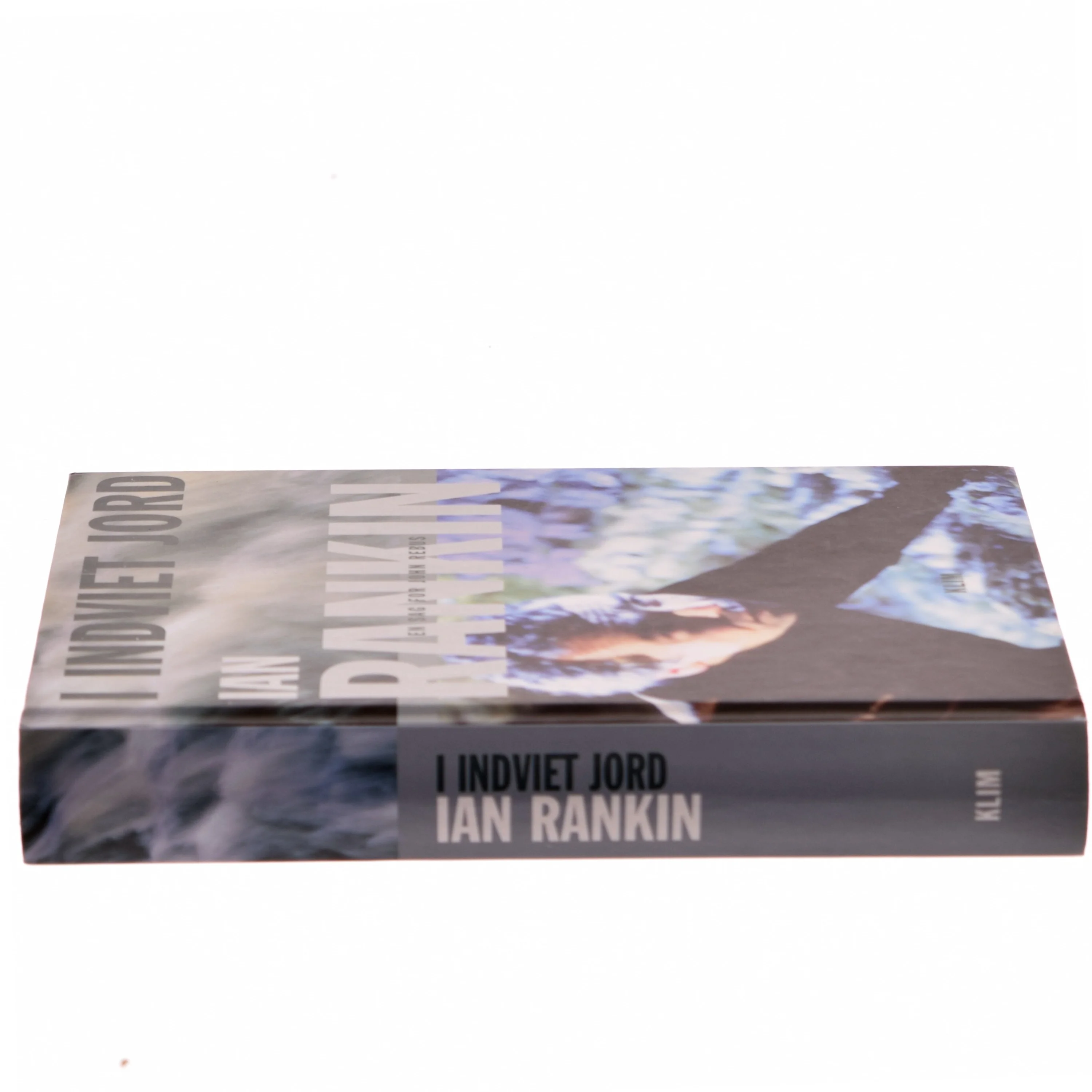 I indviet jord af Ian Rankin (Bog)