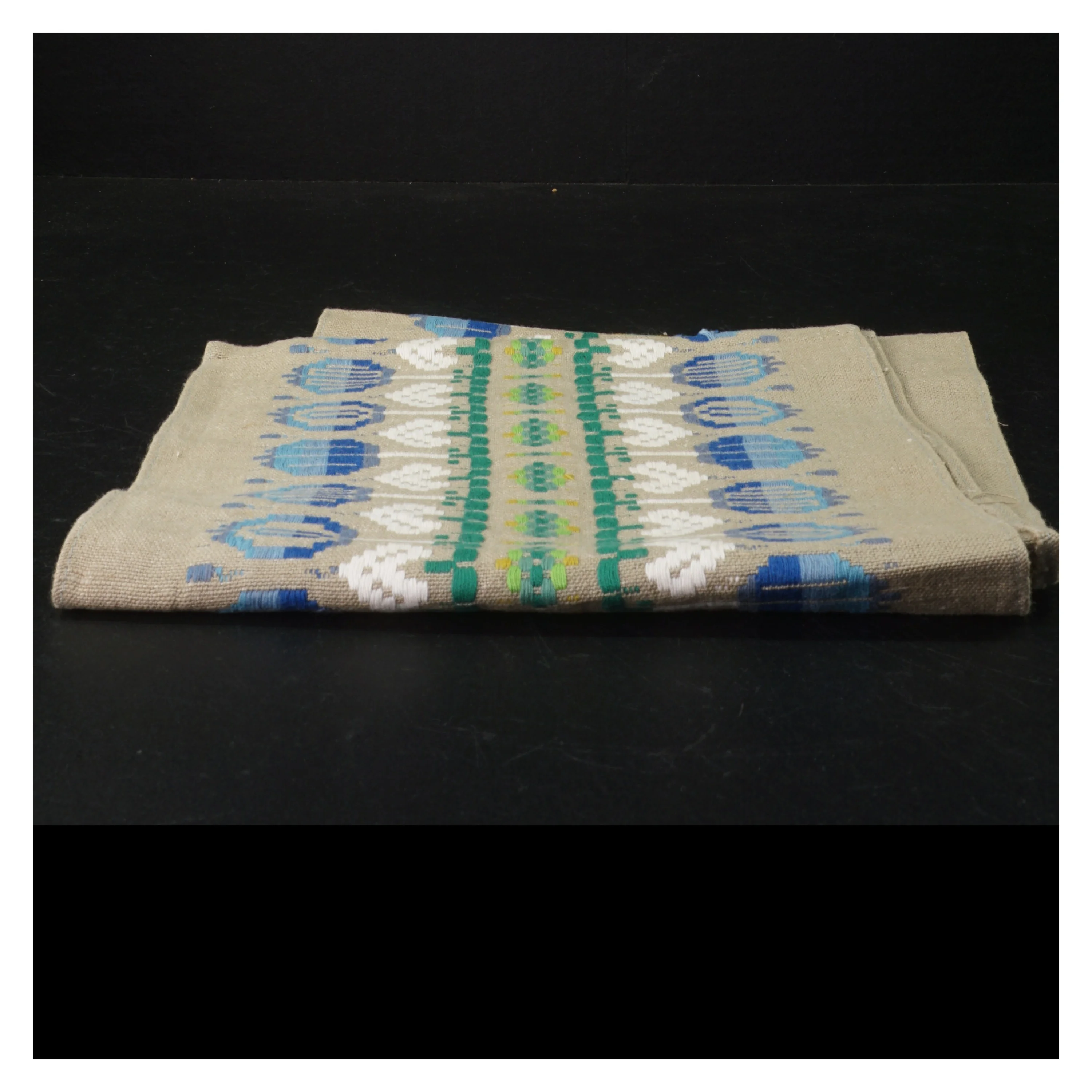 Vævet tekstil (str. 23. x, 100 cm)