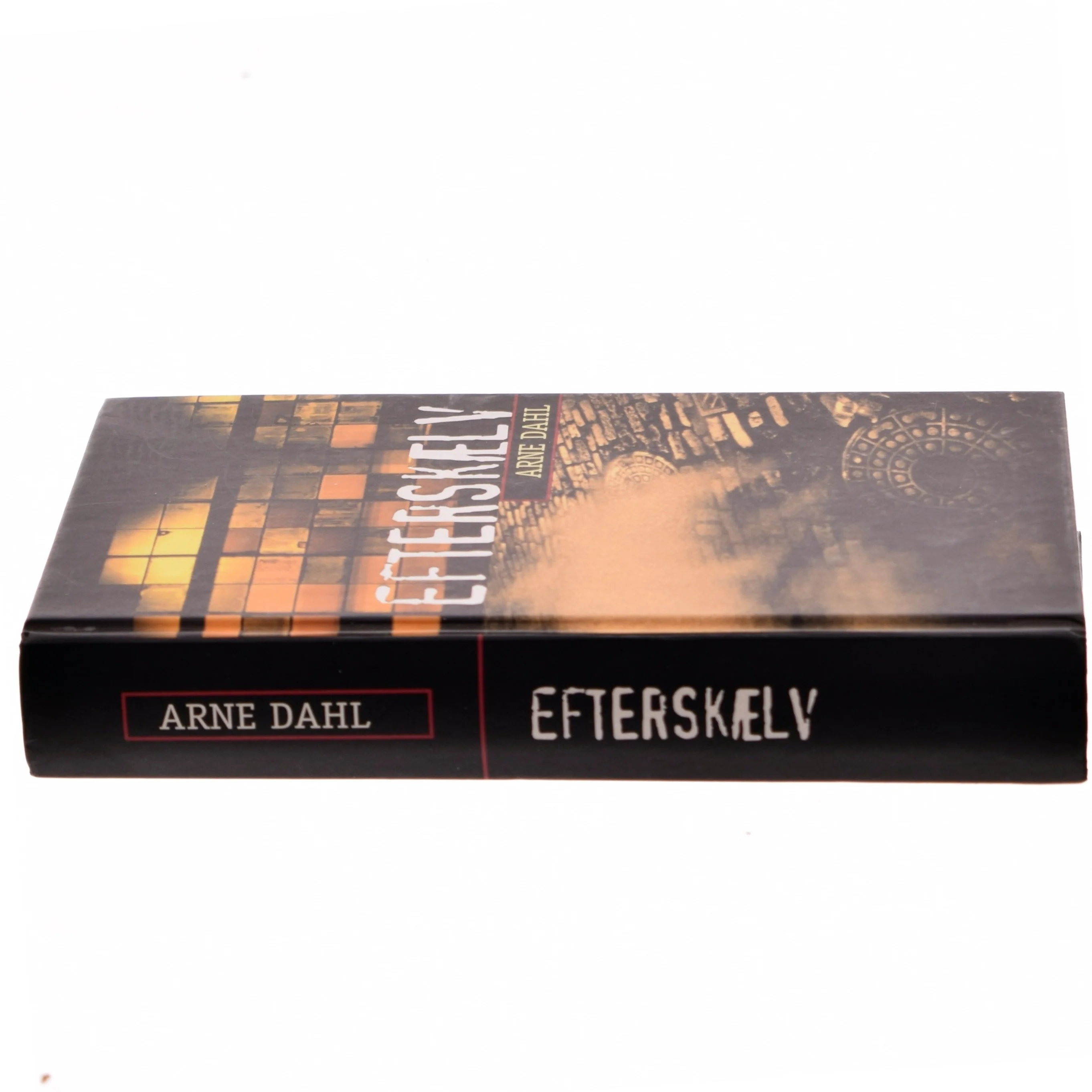 Efterskælv : kriminalroman af Arne Dahl (f. 1963) (Bog)