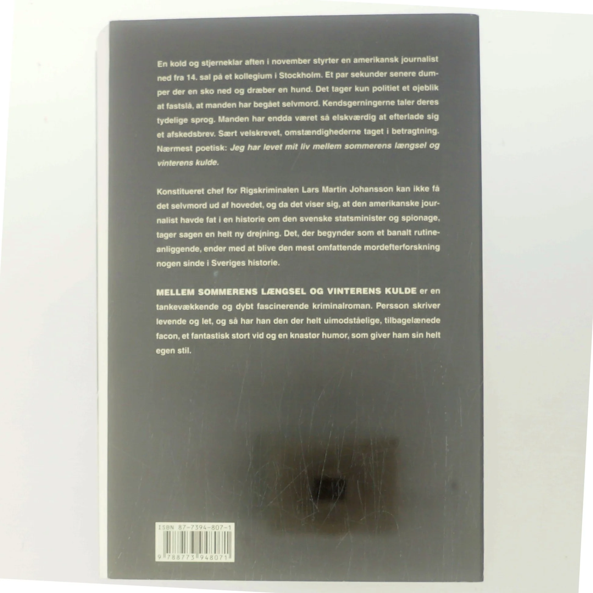 Mellem sommerens længsel og vinterens kulde : af Leif G. W. Persson (Bog)