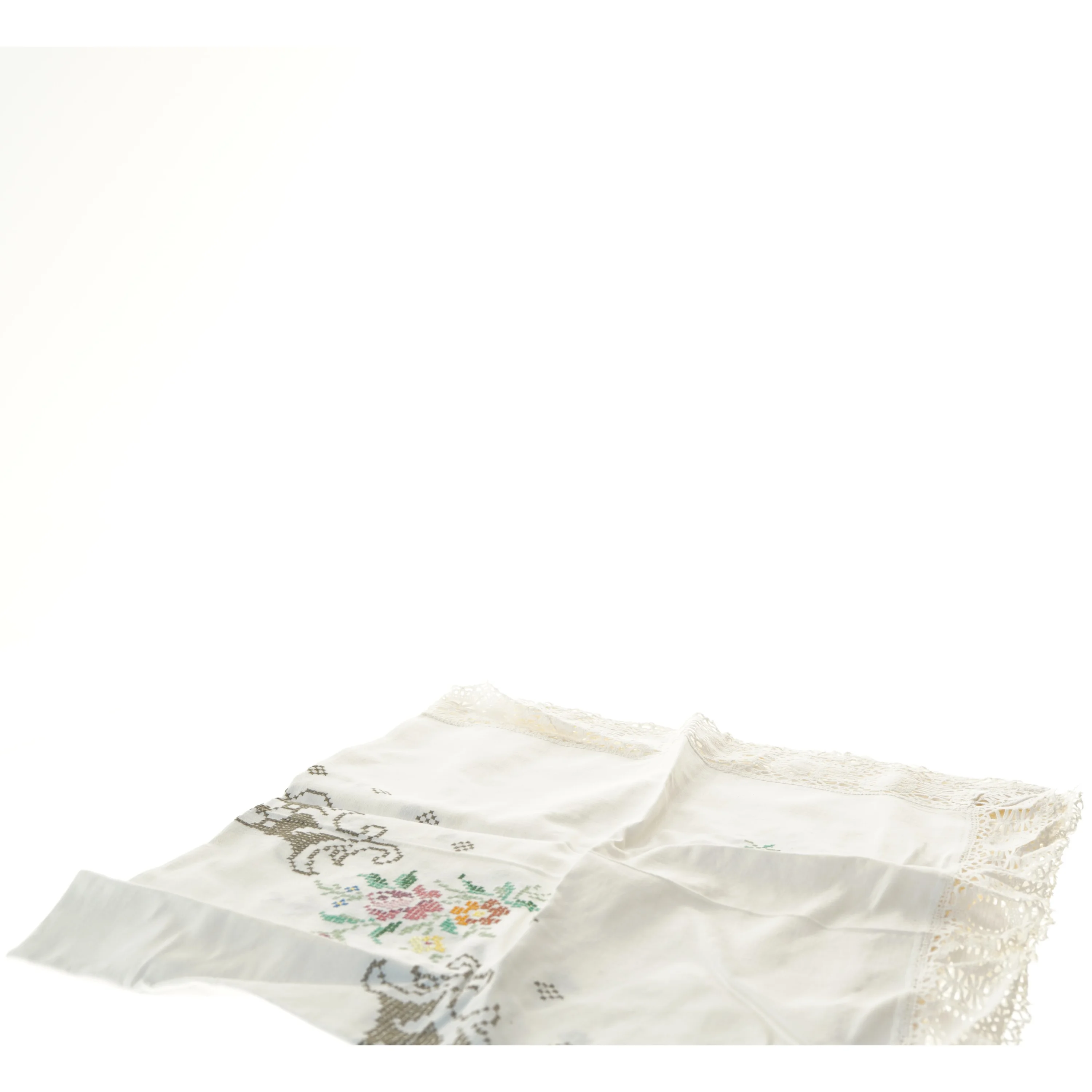 Broderet dug (str. 105x110 cm)