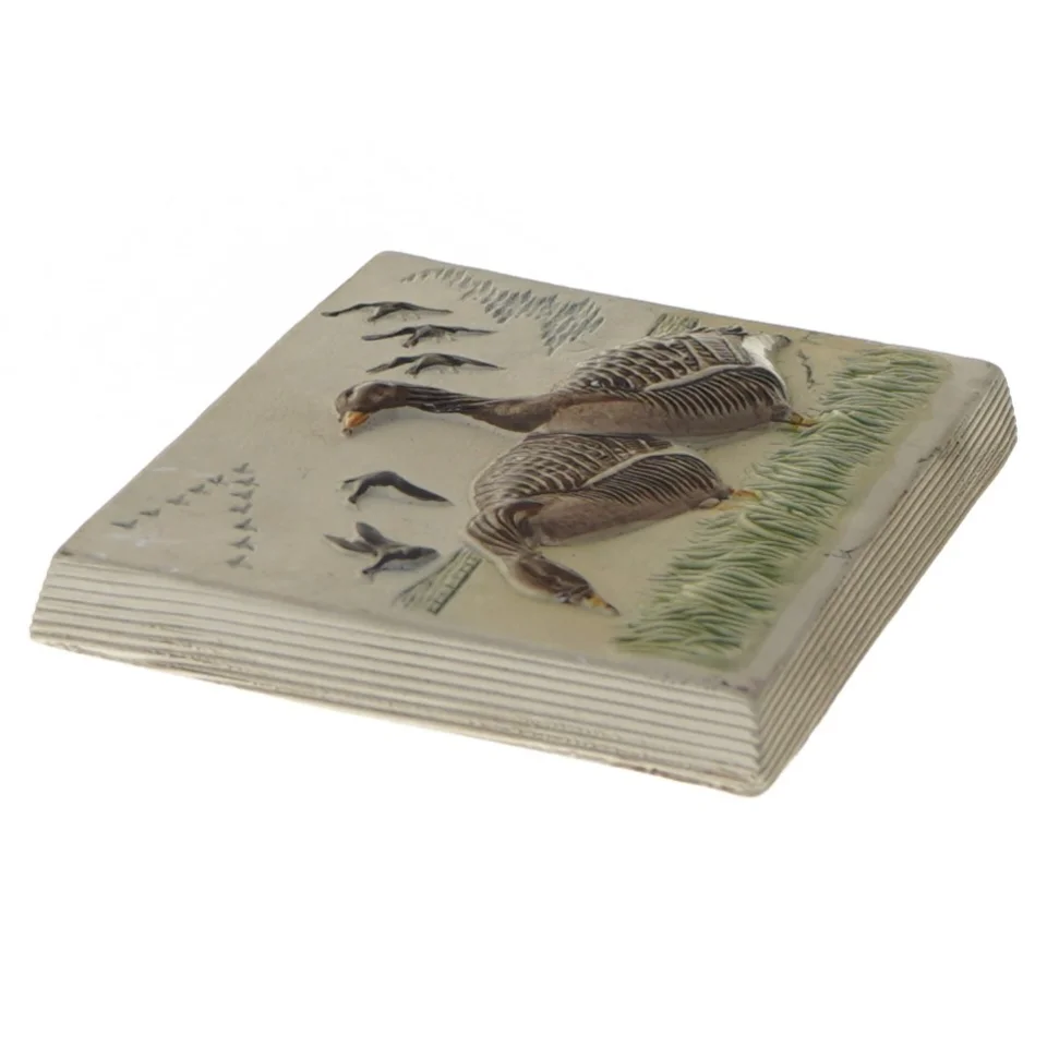 Relief af gæs og fugle fra JIE (str. 15,5x11 cm)