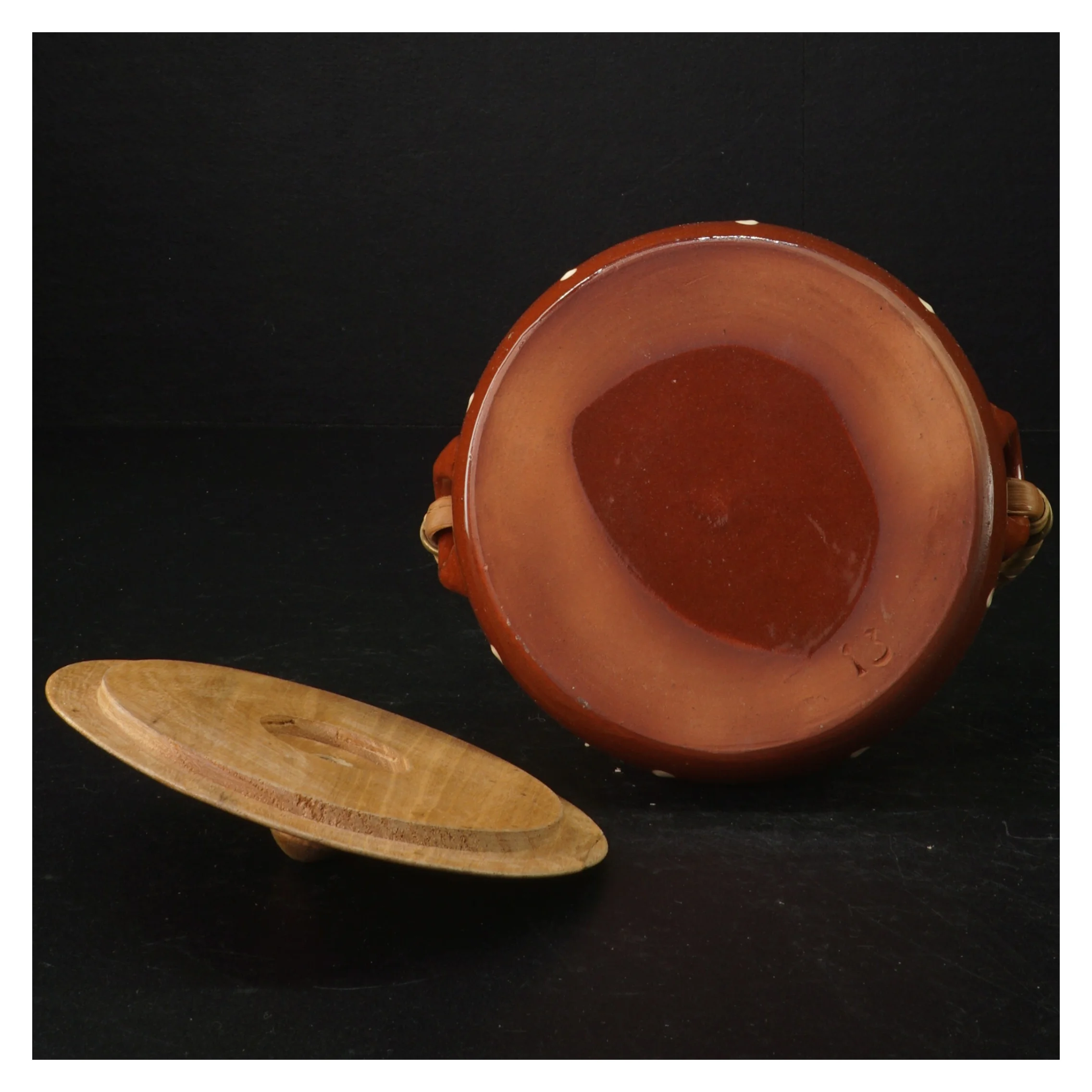 Ler suppeterrin med trælåg og kurvehank (str. 12,5 cm)