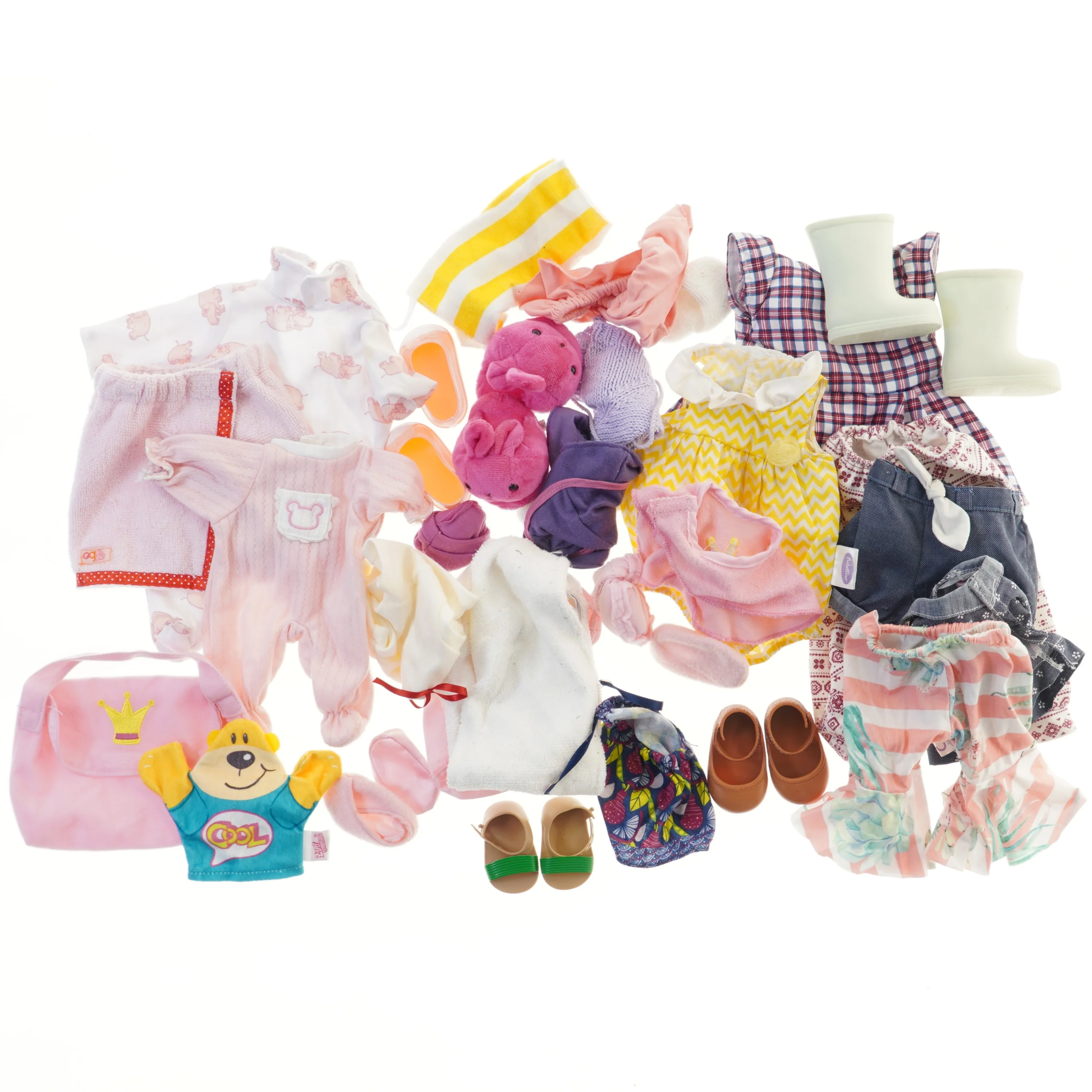 Samling af dukketøj og tilbehør