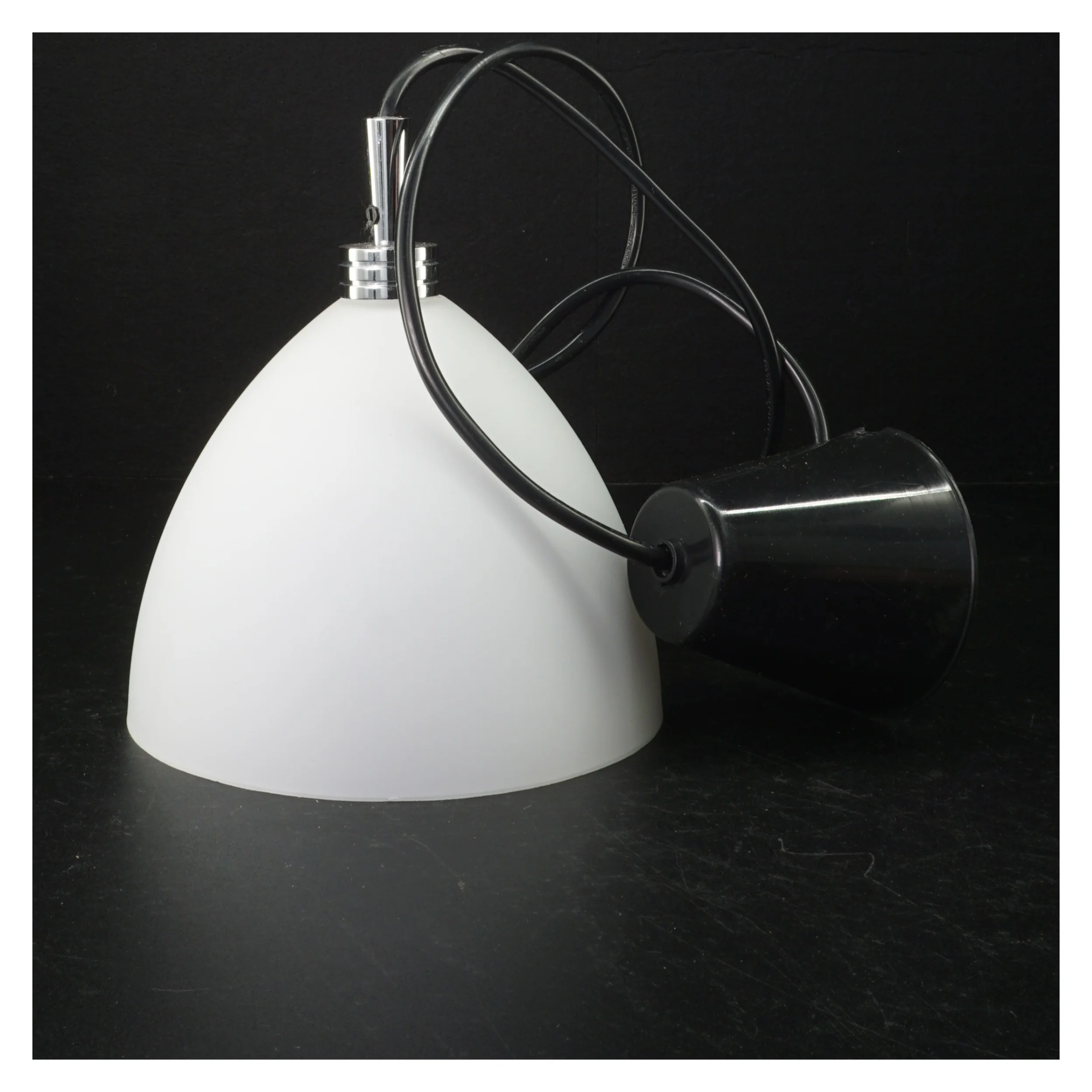 Hvid lampe (str. Ø. 16 cm)