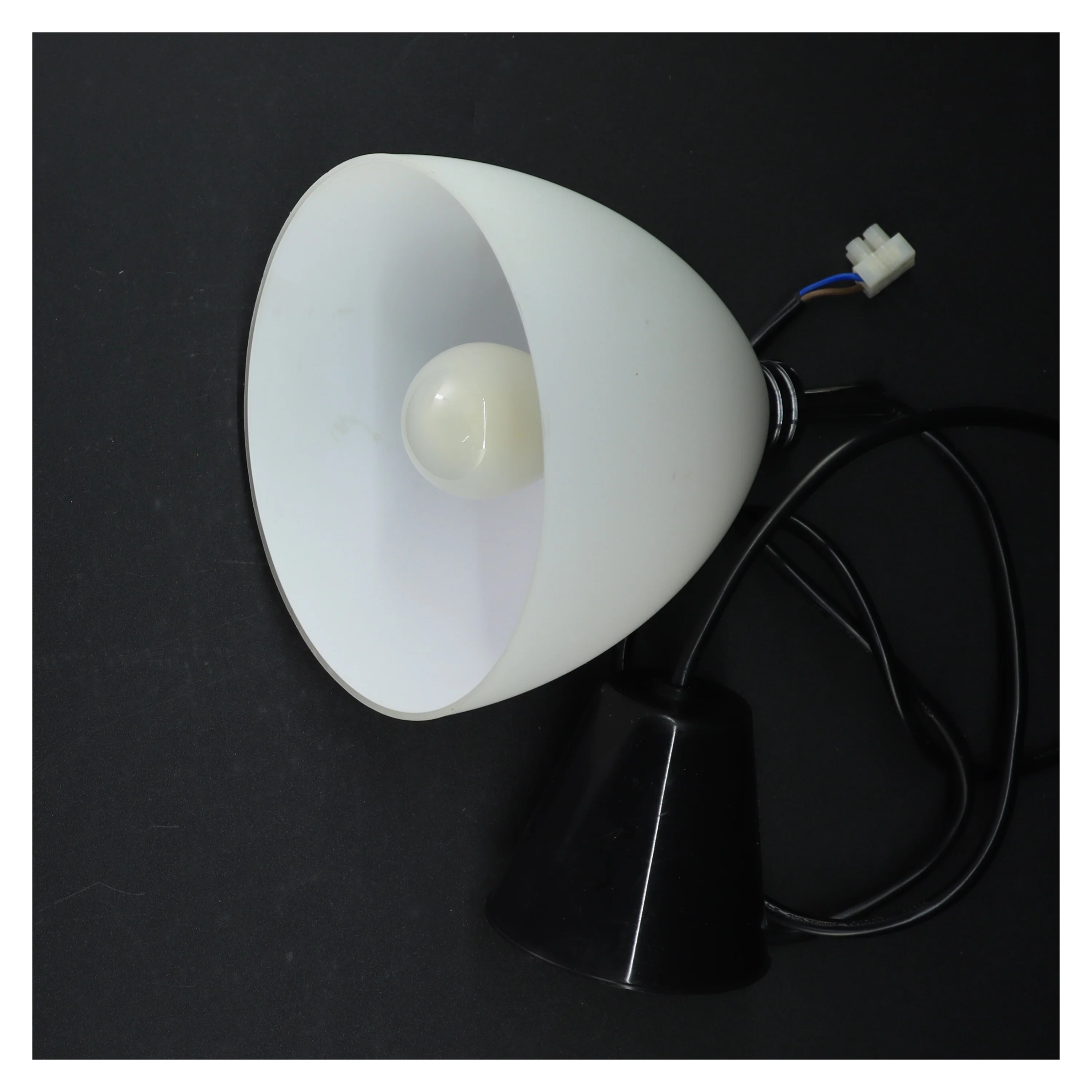 Hvid lampe (str. Ø. 16 cm)