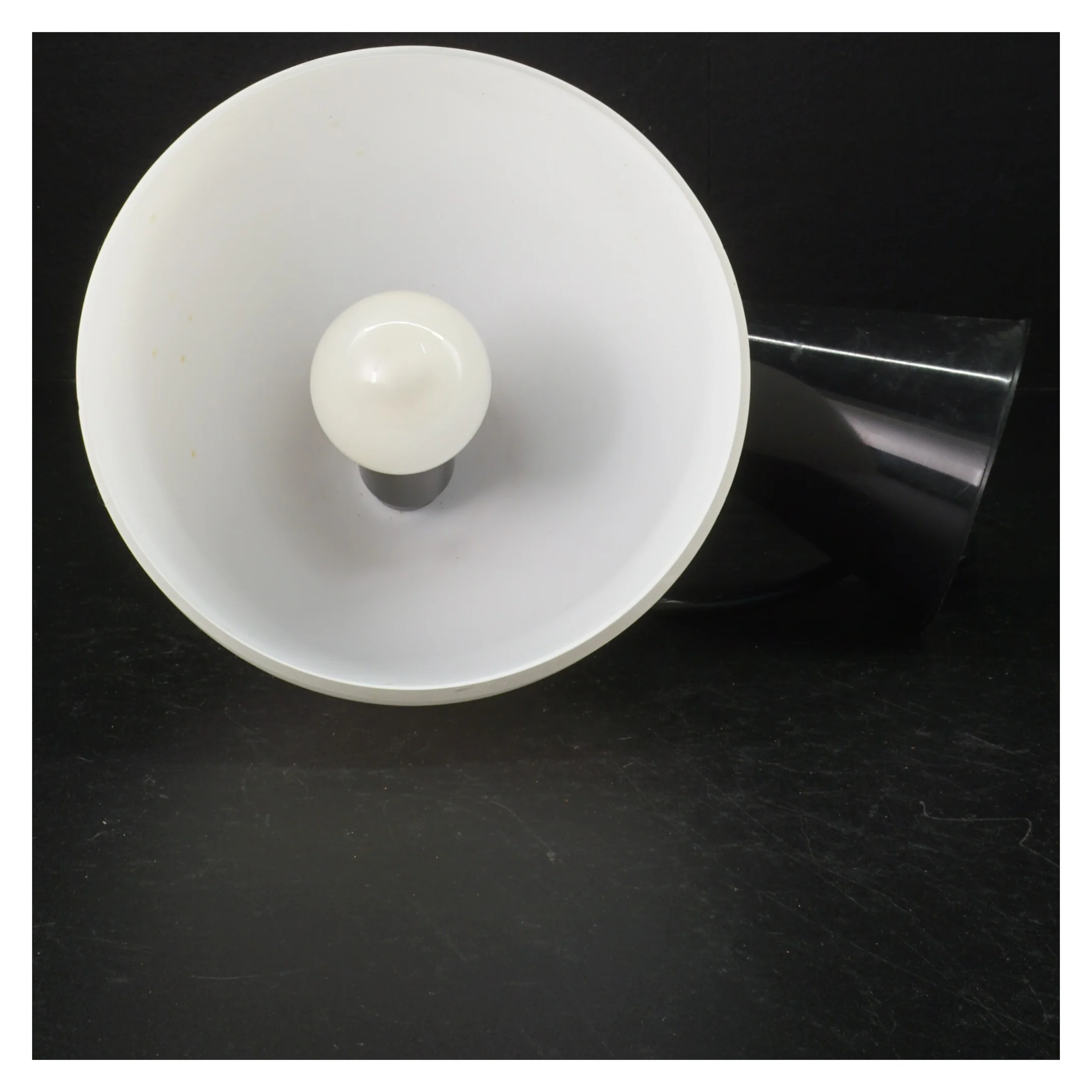 Hvid lampe (str. Ø. 16 cm)