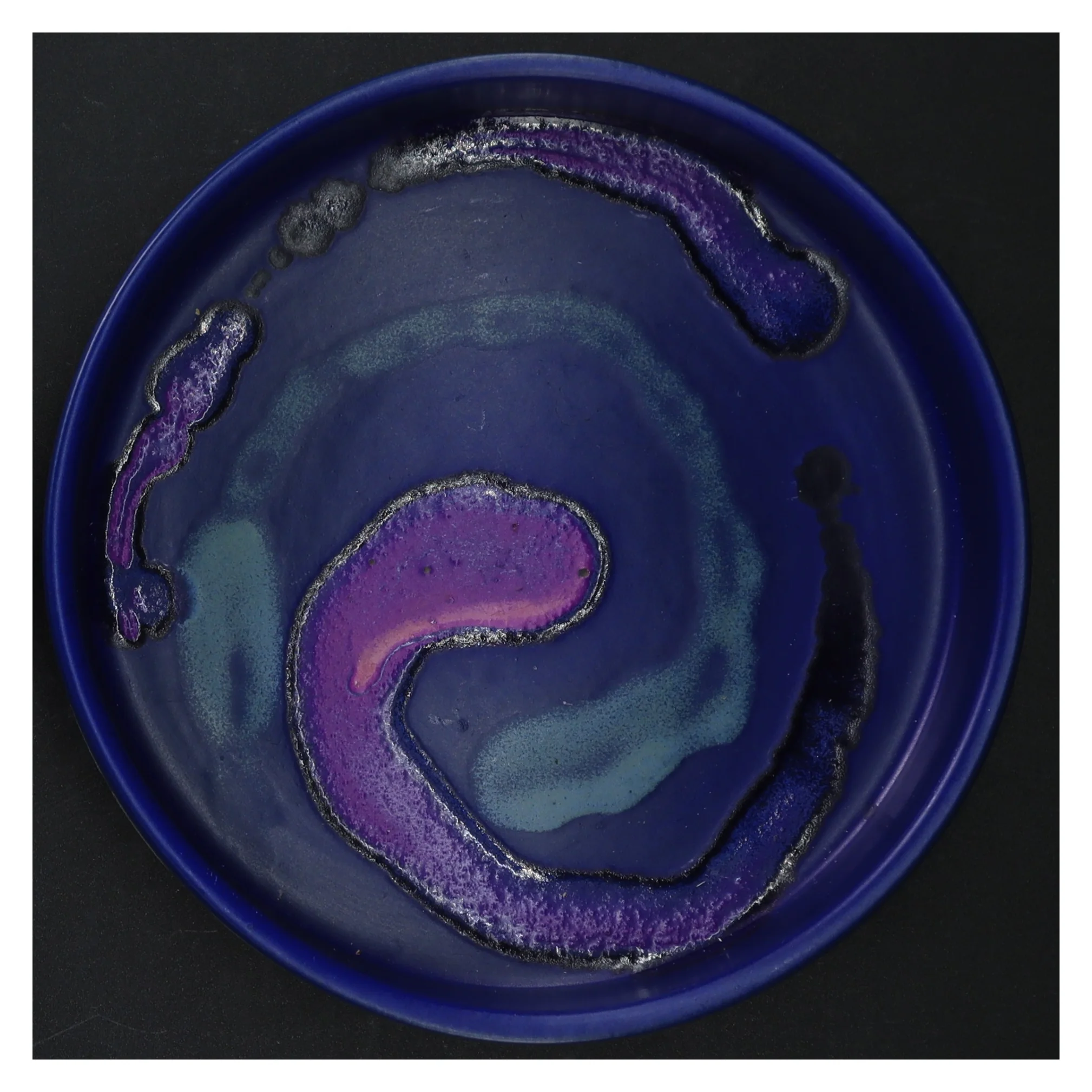 Dekorativ keramikskål (str. 20 cm)