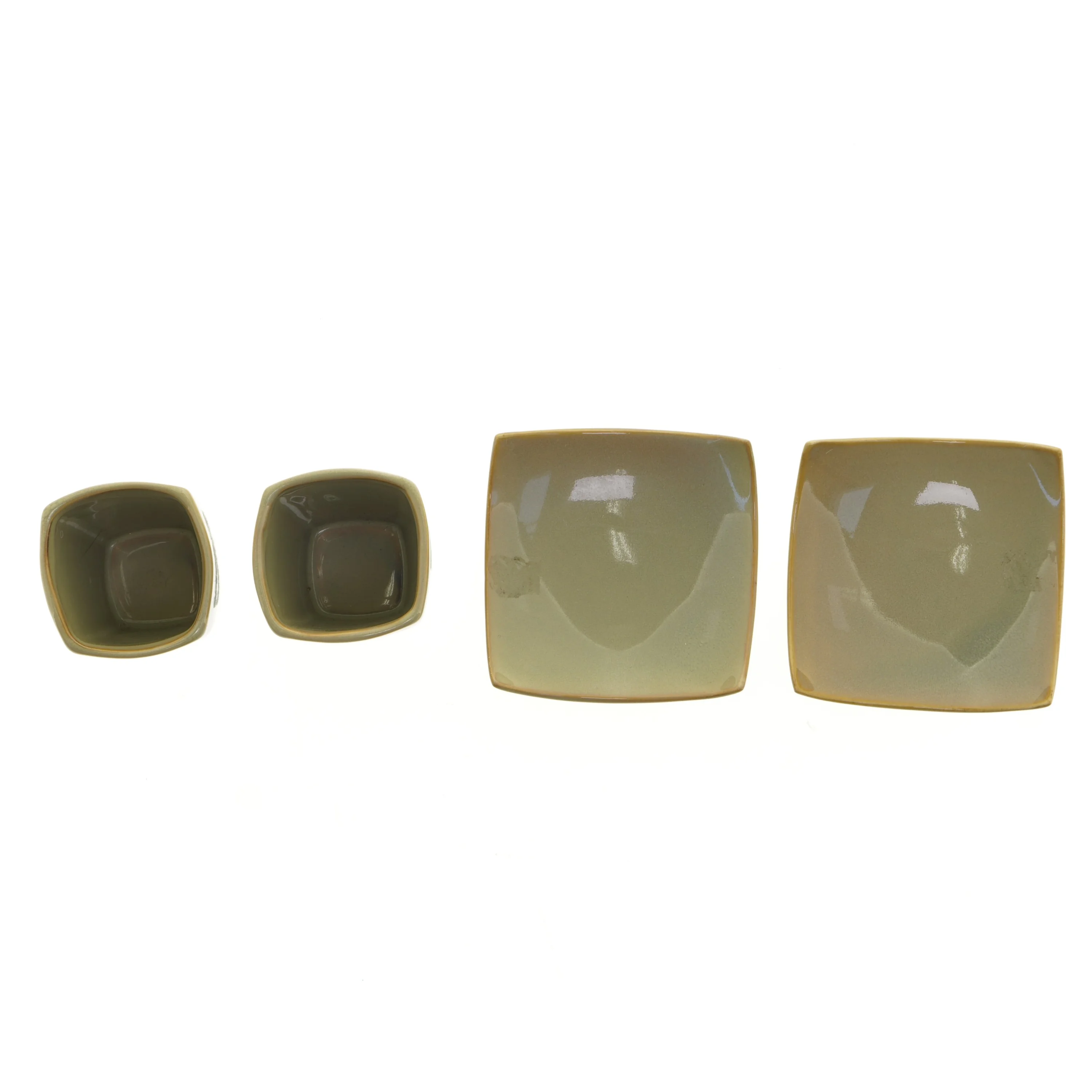 Keramik krus og underkopper (str. Kop, 8,5 x 7 cm tallerken 11,5 x 11,5 cm)