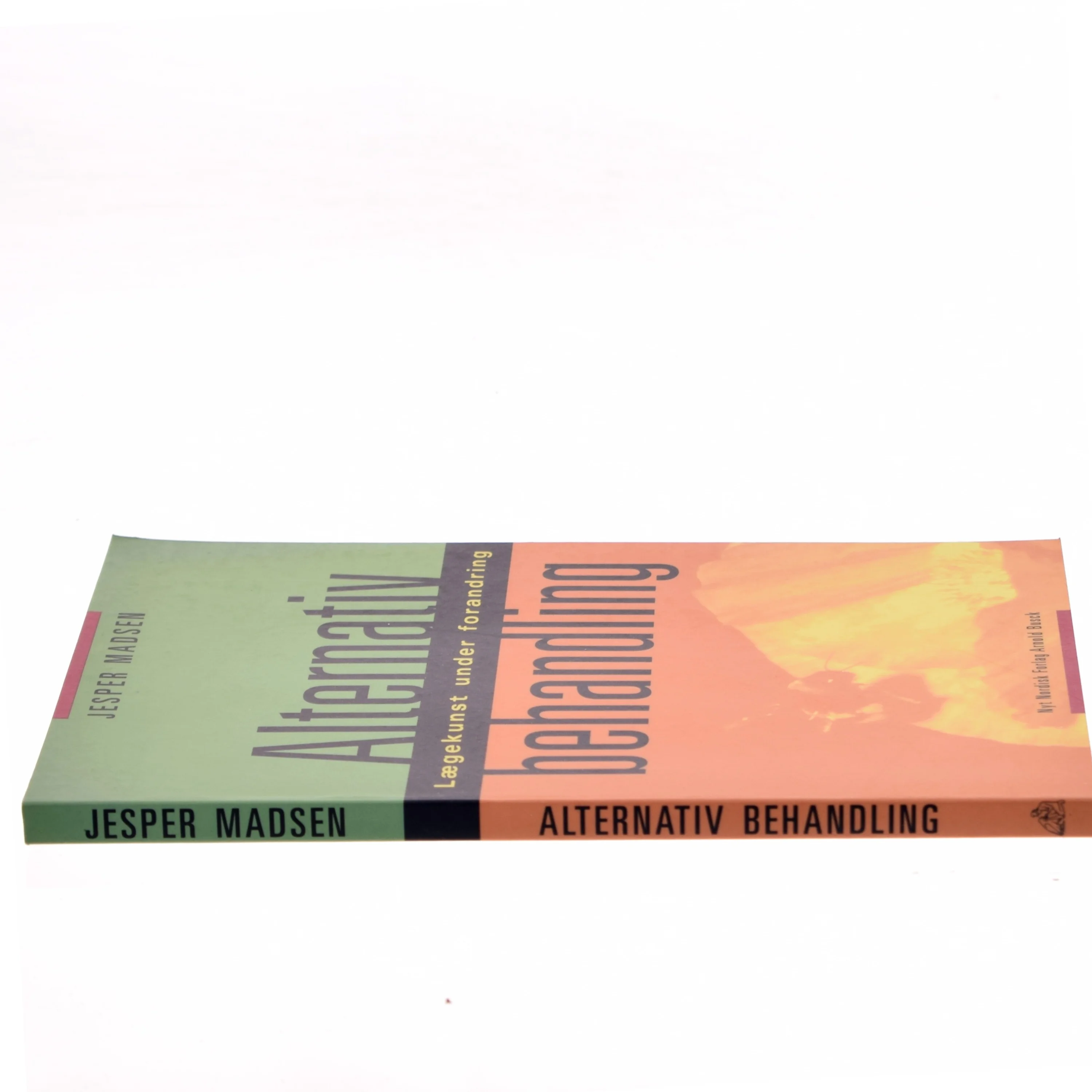 Alternativ behandling : lægekunst under forandring af Jesper Madsen (f. 1949-06-23) (Bog)