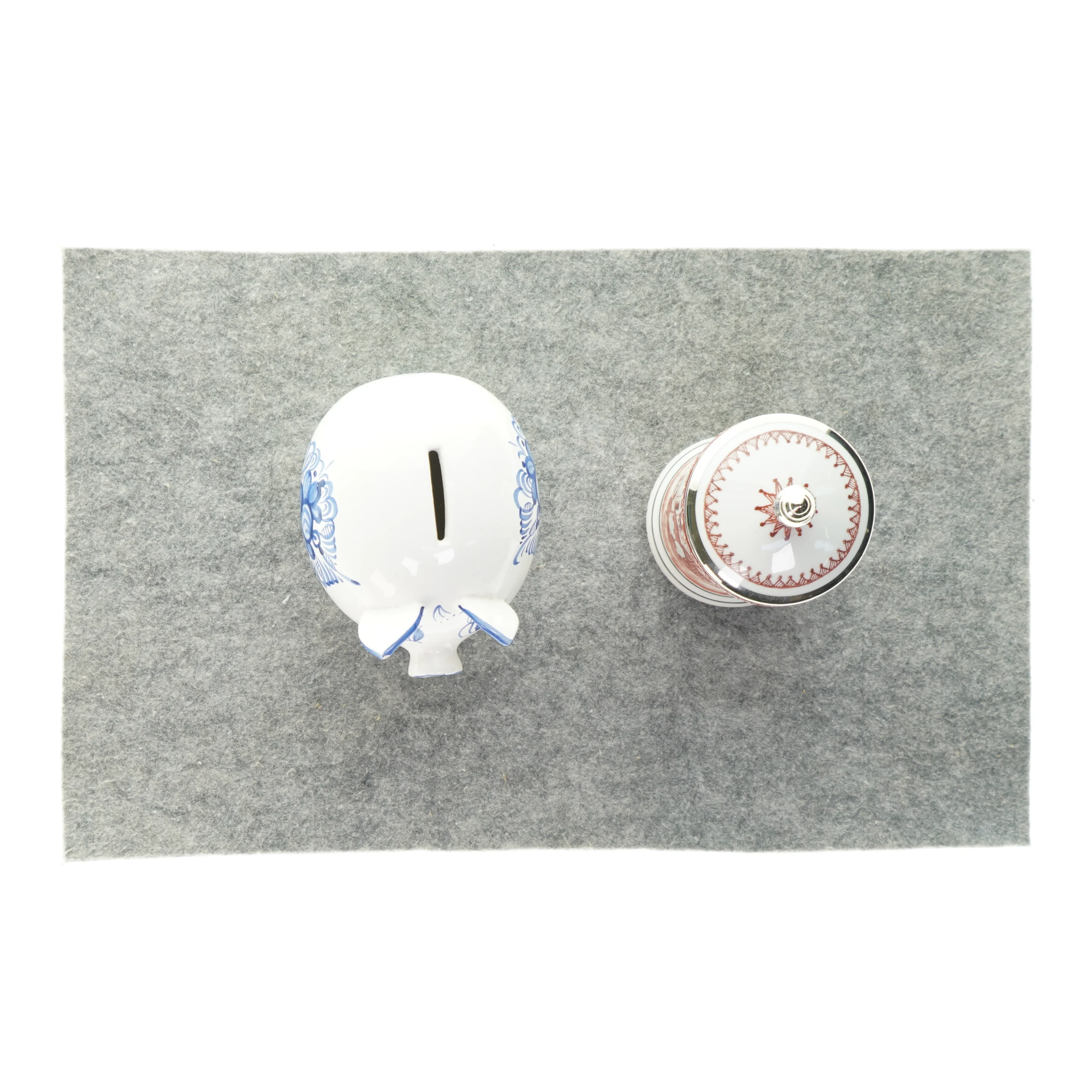 Porcelæns ting (str. 14 x 6 x 10 og 15 x 8cm)