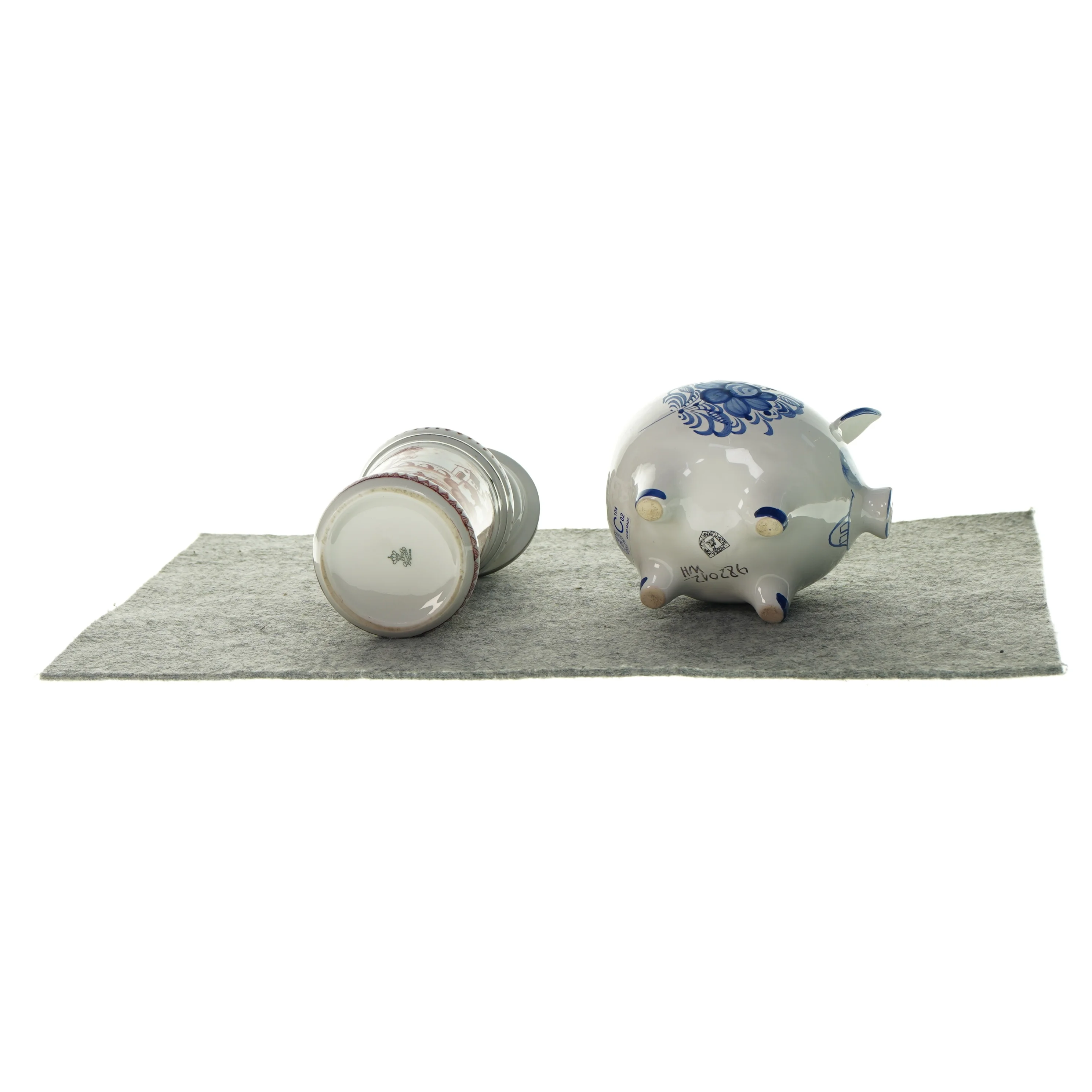 Porcelæns ting (str. 14 x 6 x 10 og 15 x 8cm)